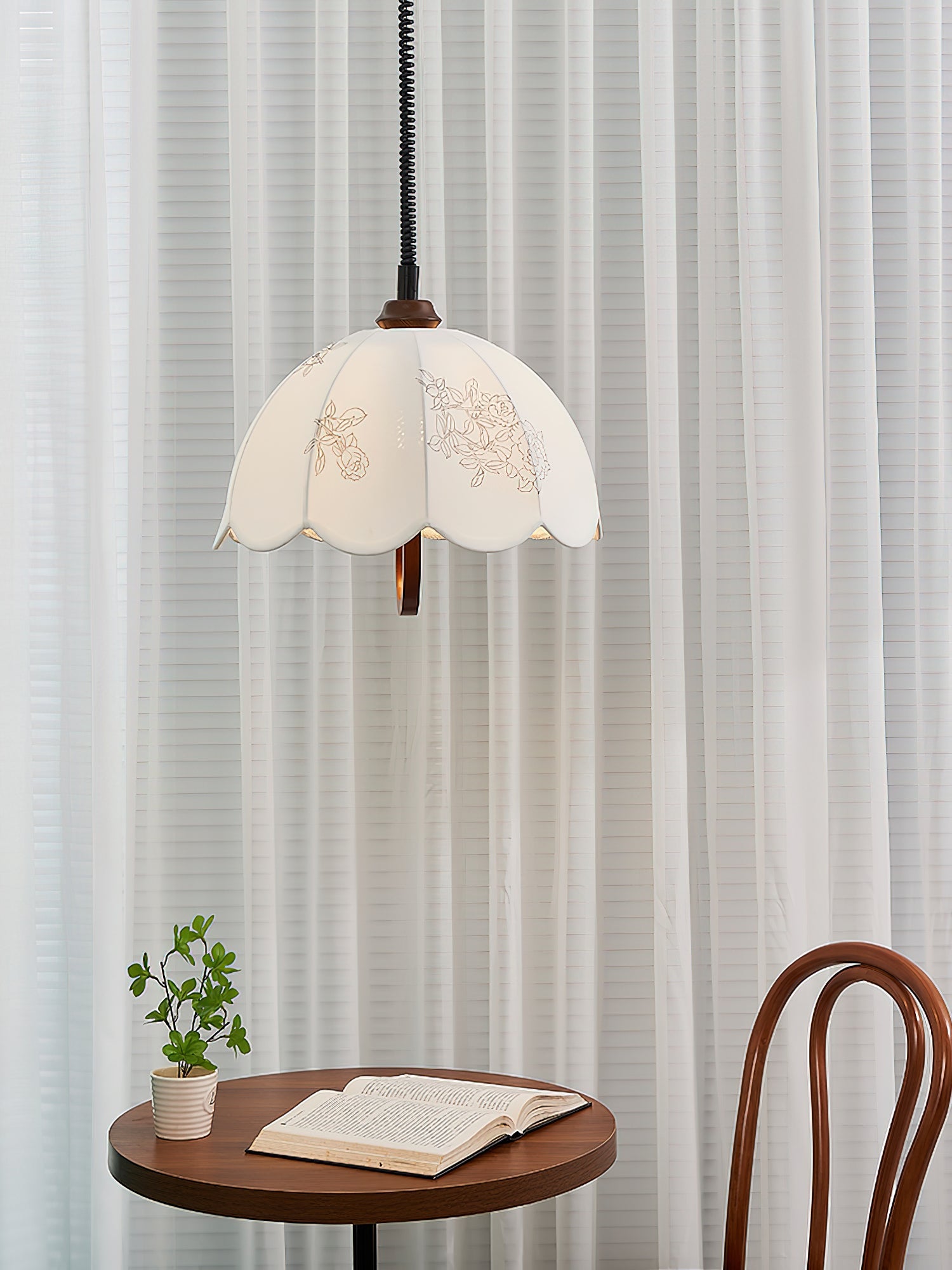 Floral Grace Pendant Lamp - Blowlighting