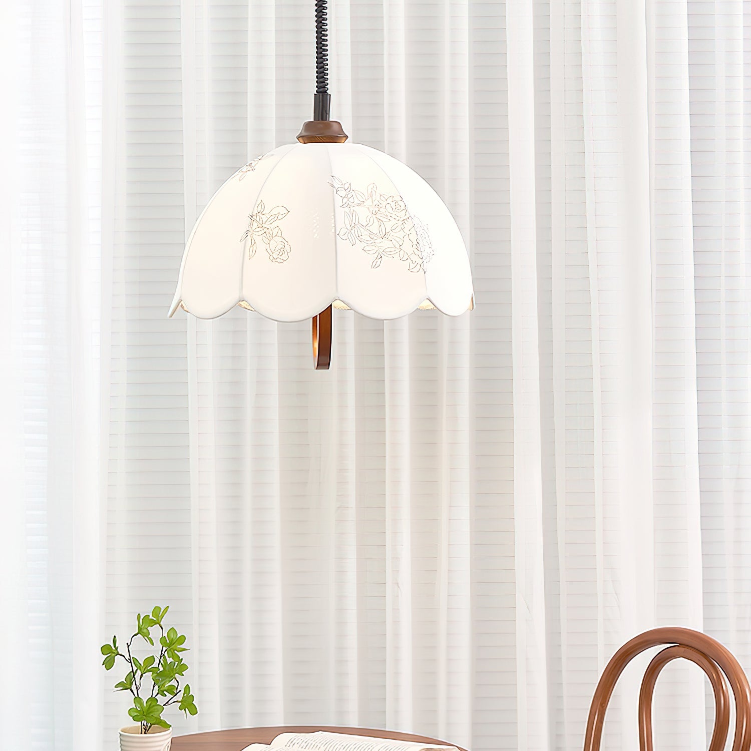 Floral Grace Pendant Lamp - Blowlighting