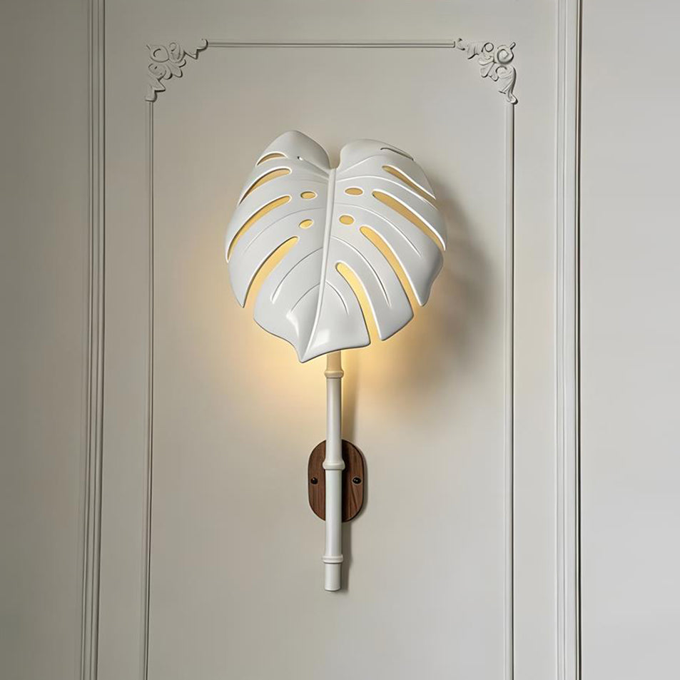 Folium Natural Resin Wall Light