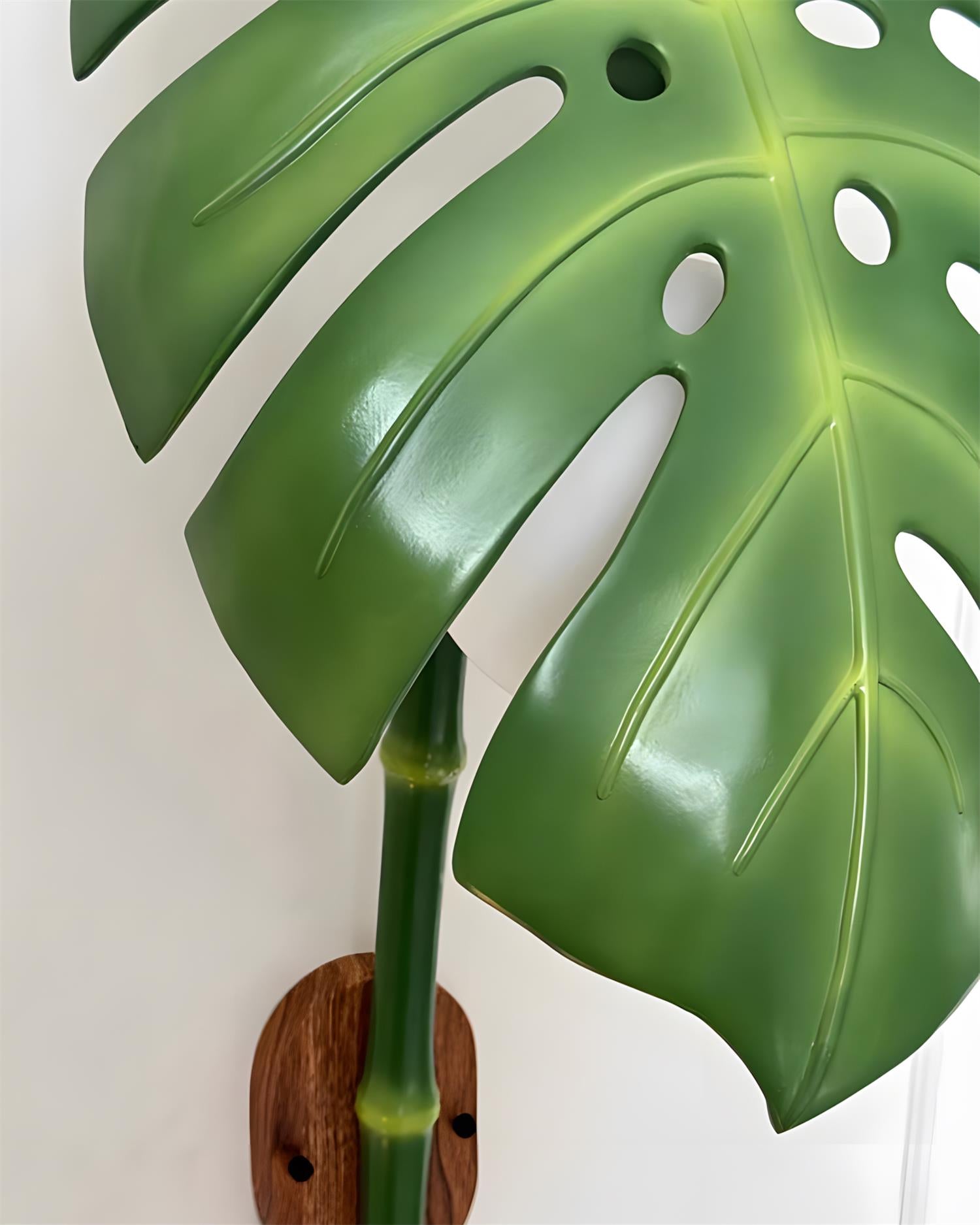 Folium Natural Resin Wall Light