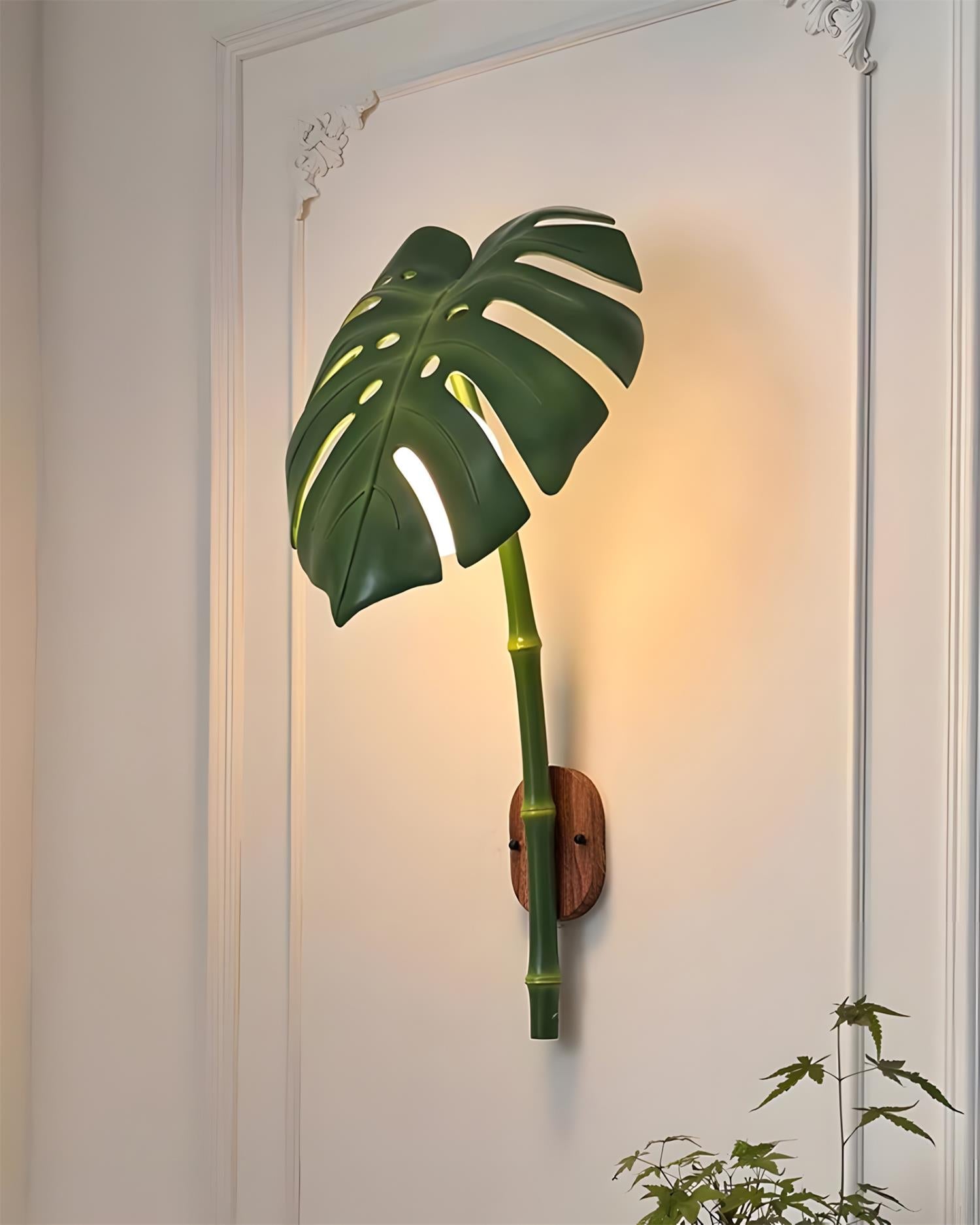 Folium Natural Resin Wall Light