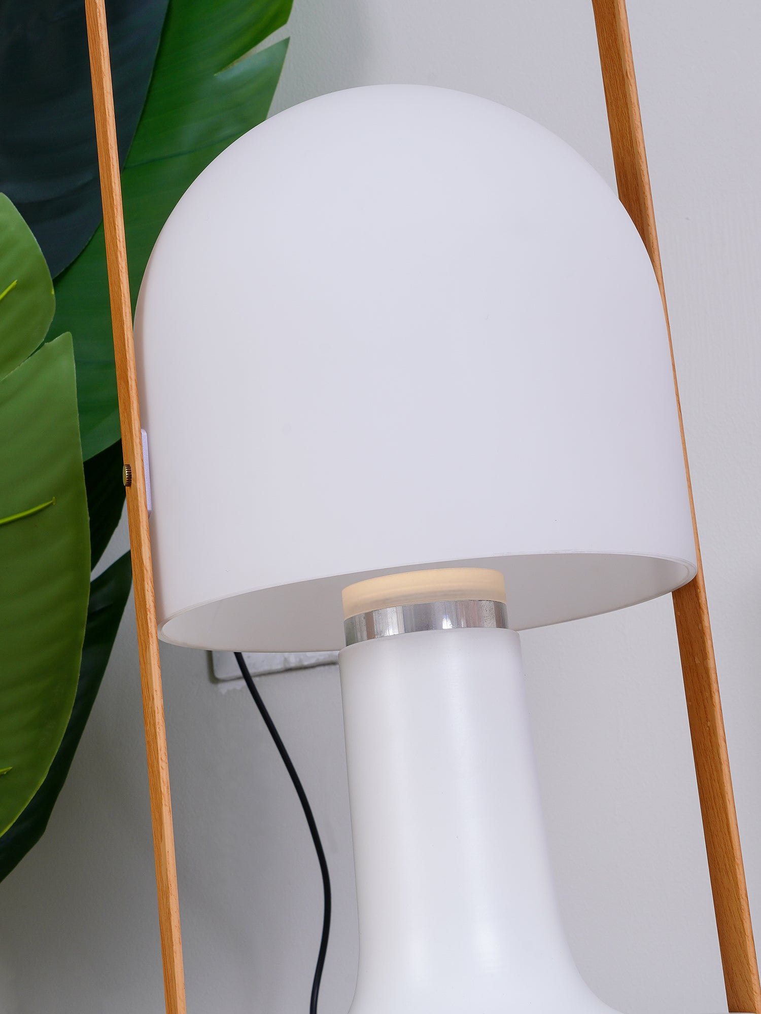 Follow Me Table Lamp - Blowlighting