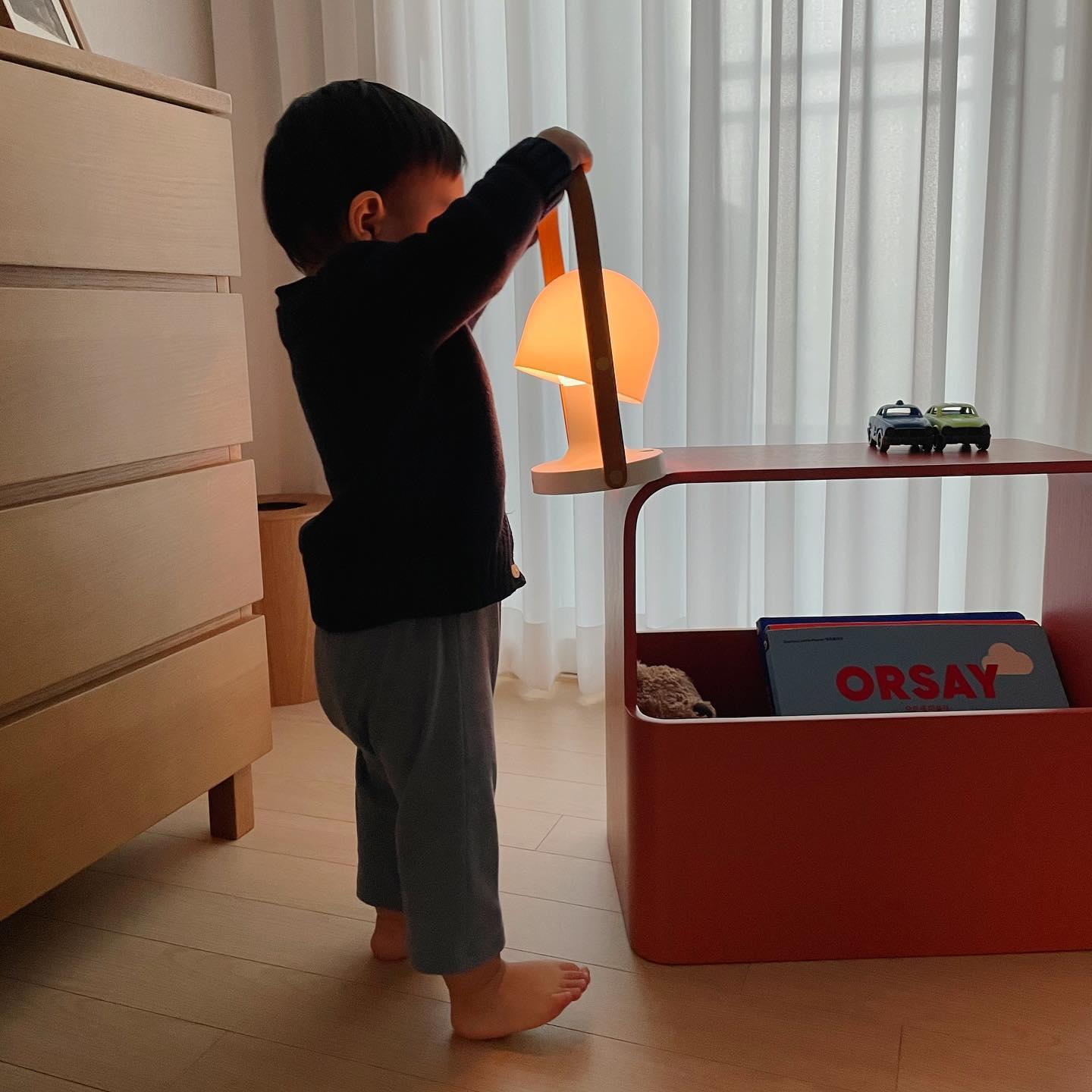 Follow Me Table Lamp - Blowlighting