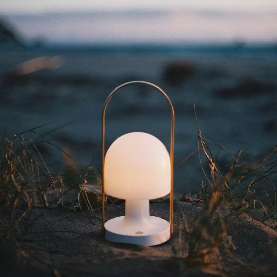 Follow Me Table Lamp - Blowlighting