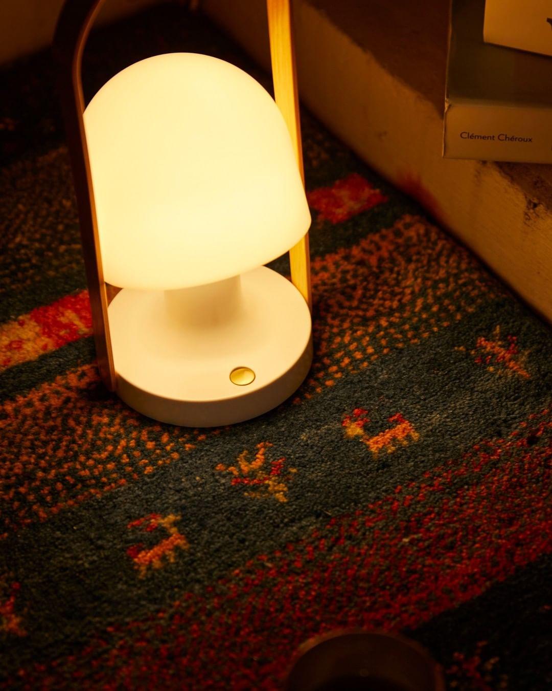 Follow Me Table Lamp - Blowlighting