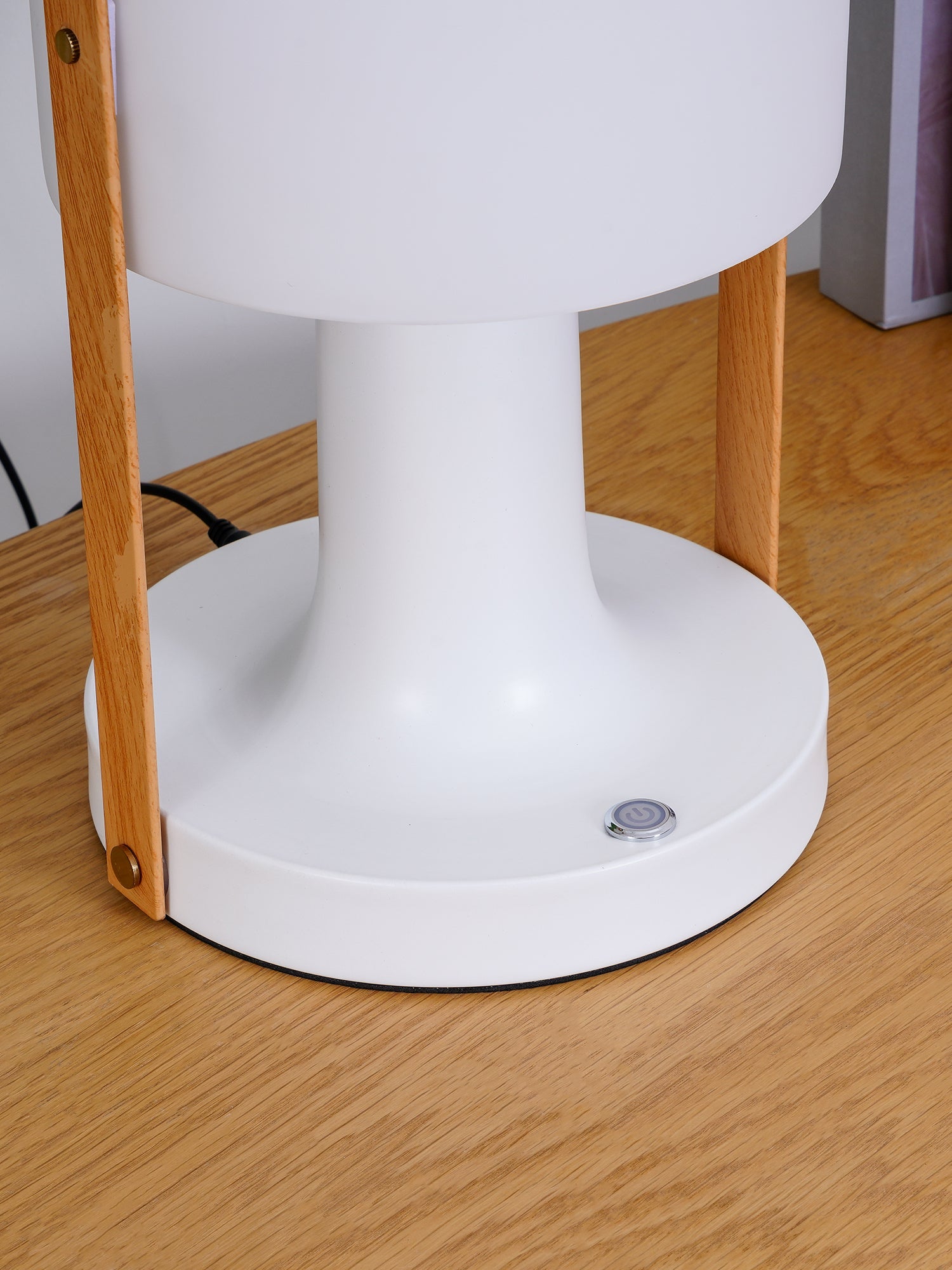 Follow Me Table Lamp - Blowlighting
