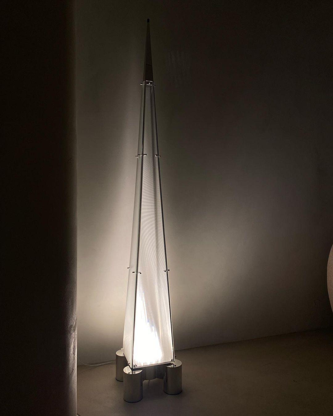 Riley Modern Glass Floor Lamp - Blowlighting