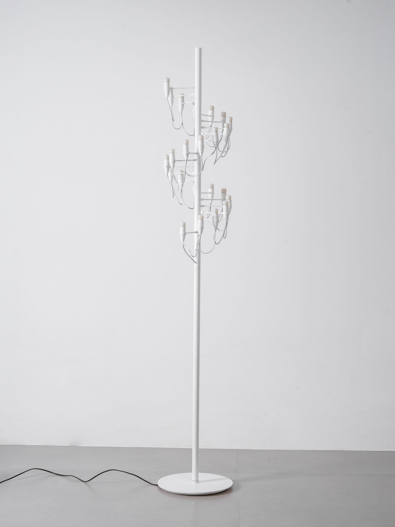 Olliryra Sculptural Steel Floor Lamp - Blowlighting