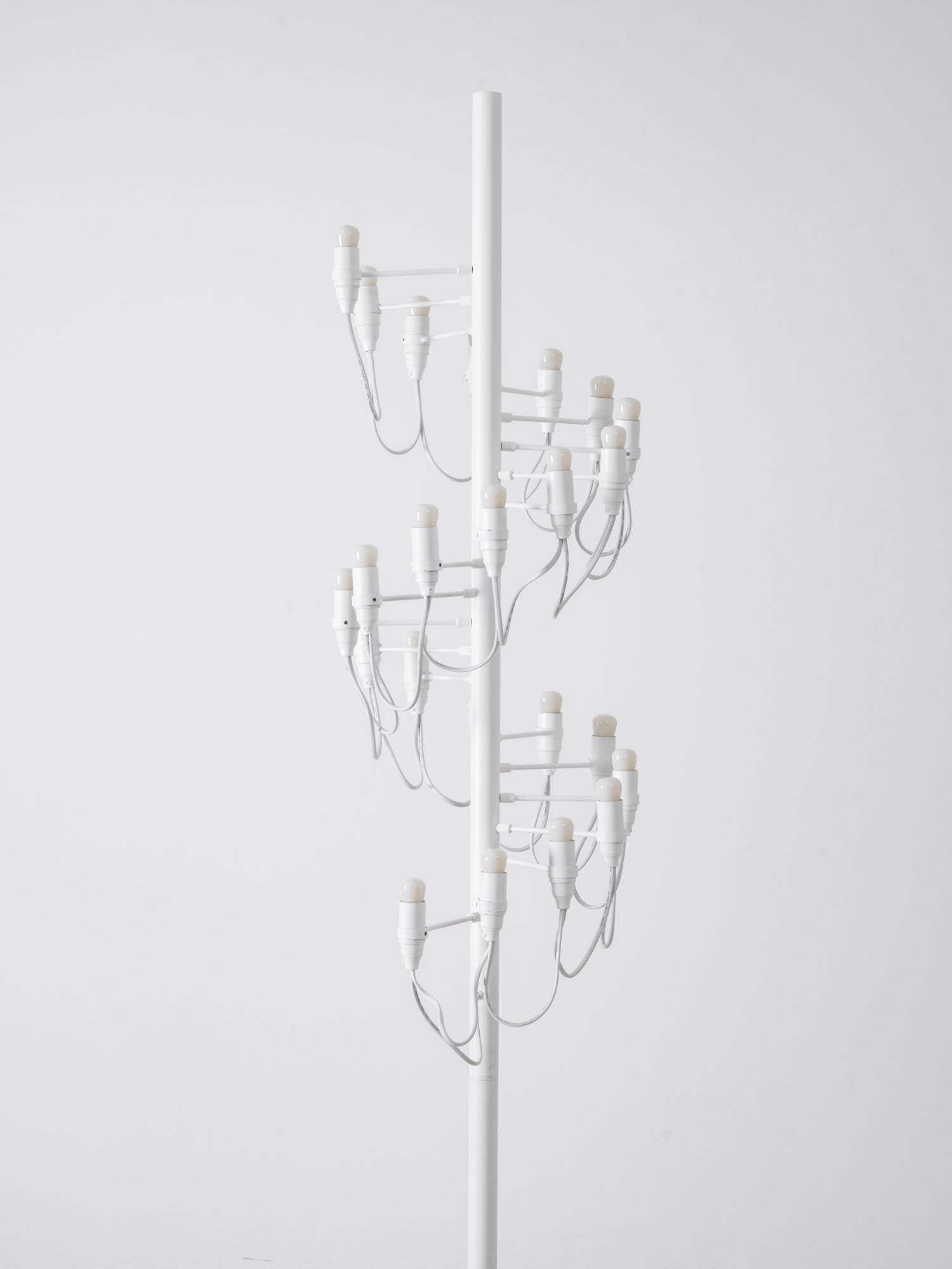 Olliryra Sculptural Steel Floor Lamp - Blowlighting