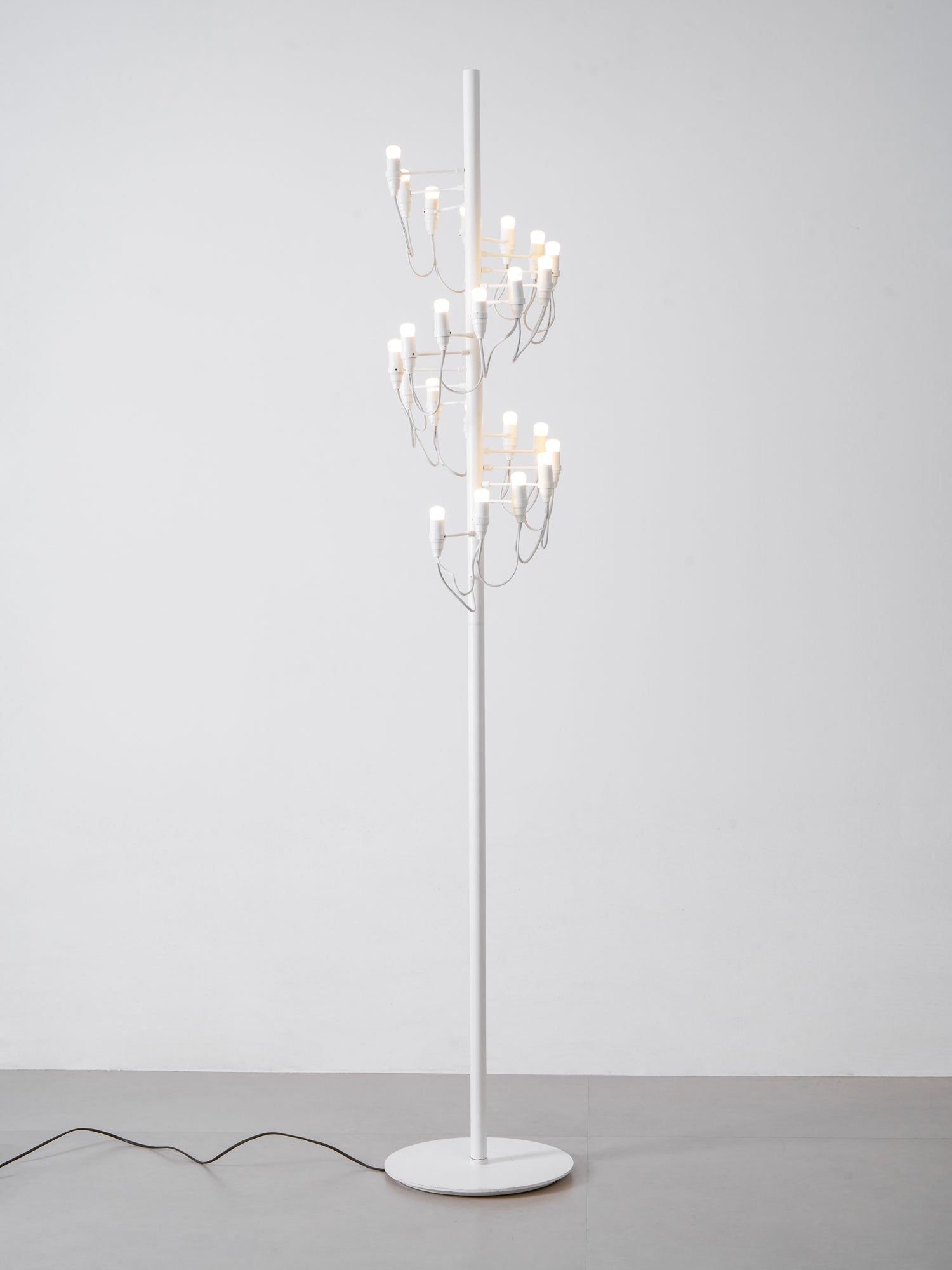Olliryra Sculptural Steel Floor Lamp - Blowlighting