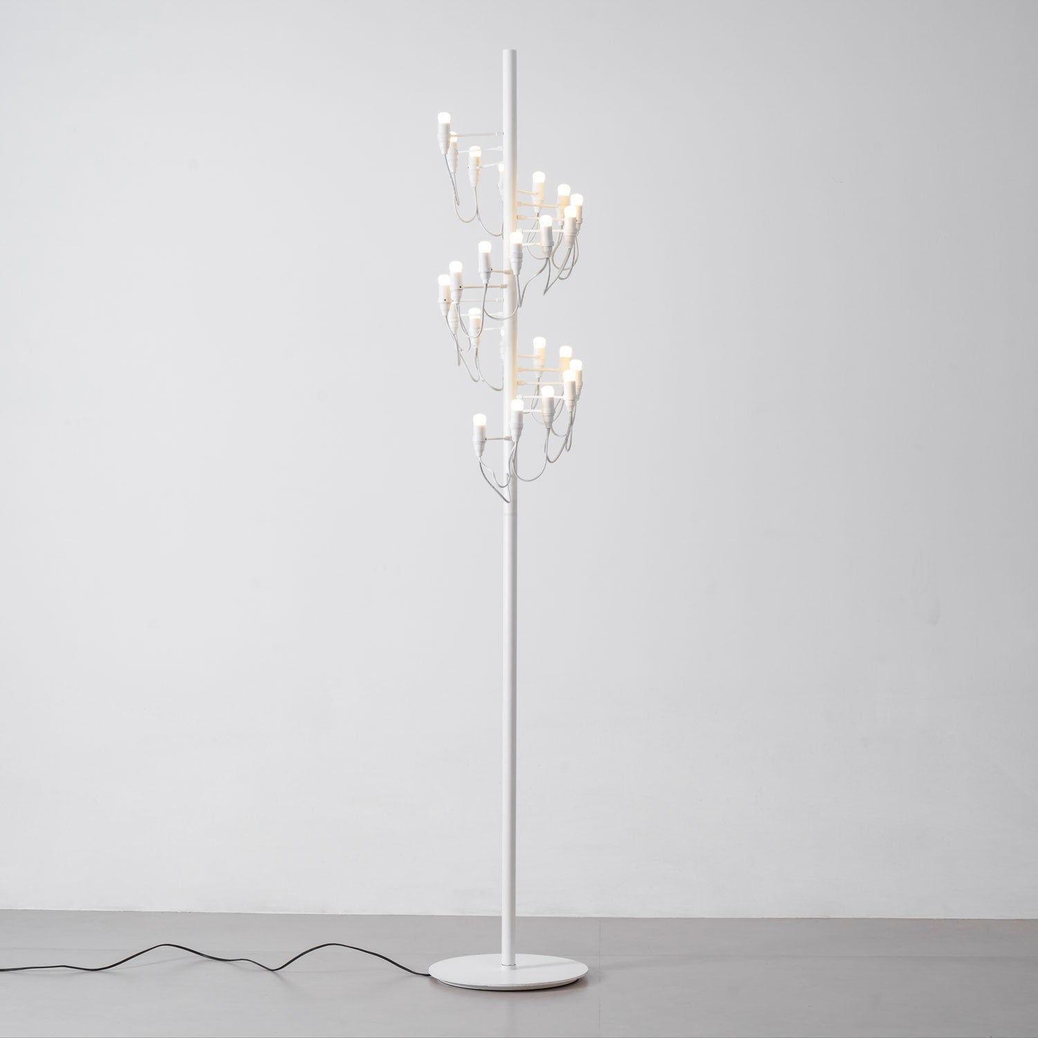 Olliryra Sculptural Steel Floor Lamp - Blowlighting