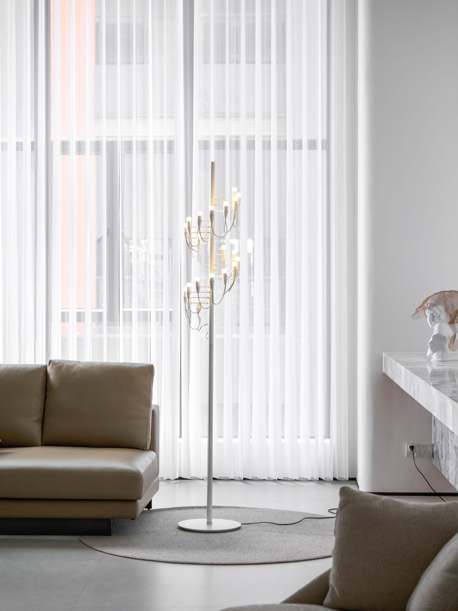 Olliryra Sculptural Steel Floor Lamp - Blowlighting