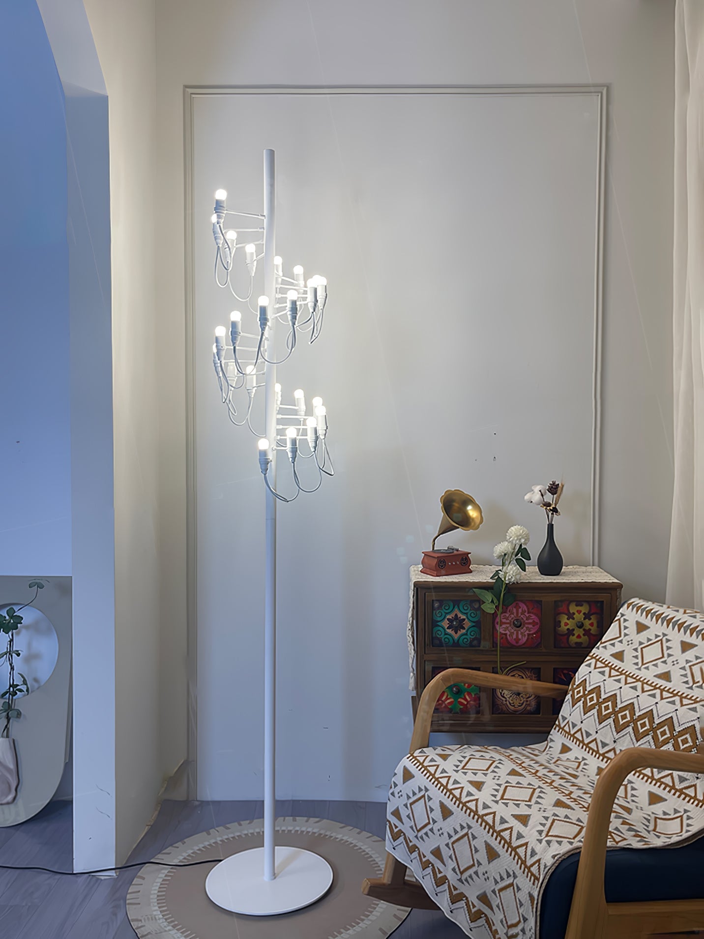 Olliryra Sculptural Steel Floor Lamp - Blowlighting