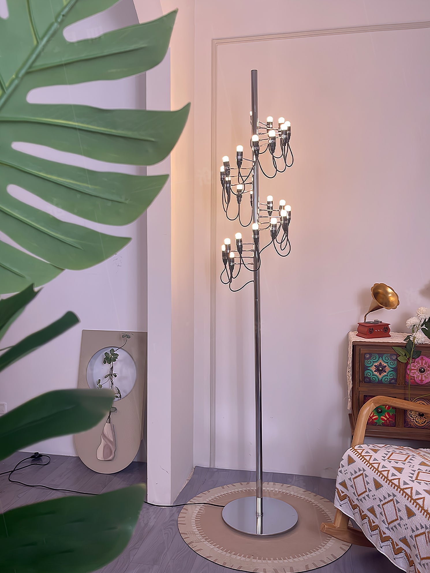 Olliryra Sculptural Steel Floor Lamp - Blowlighting