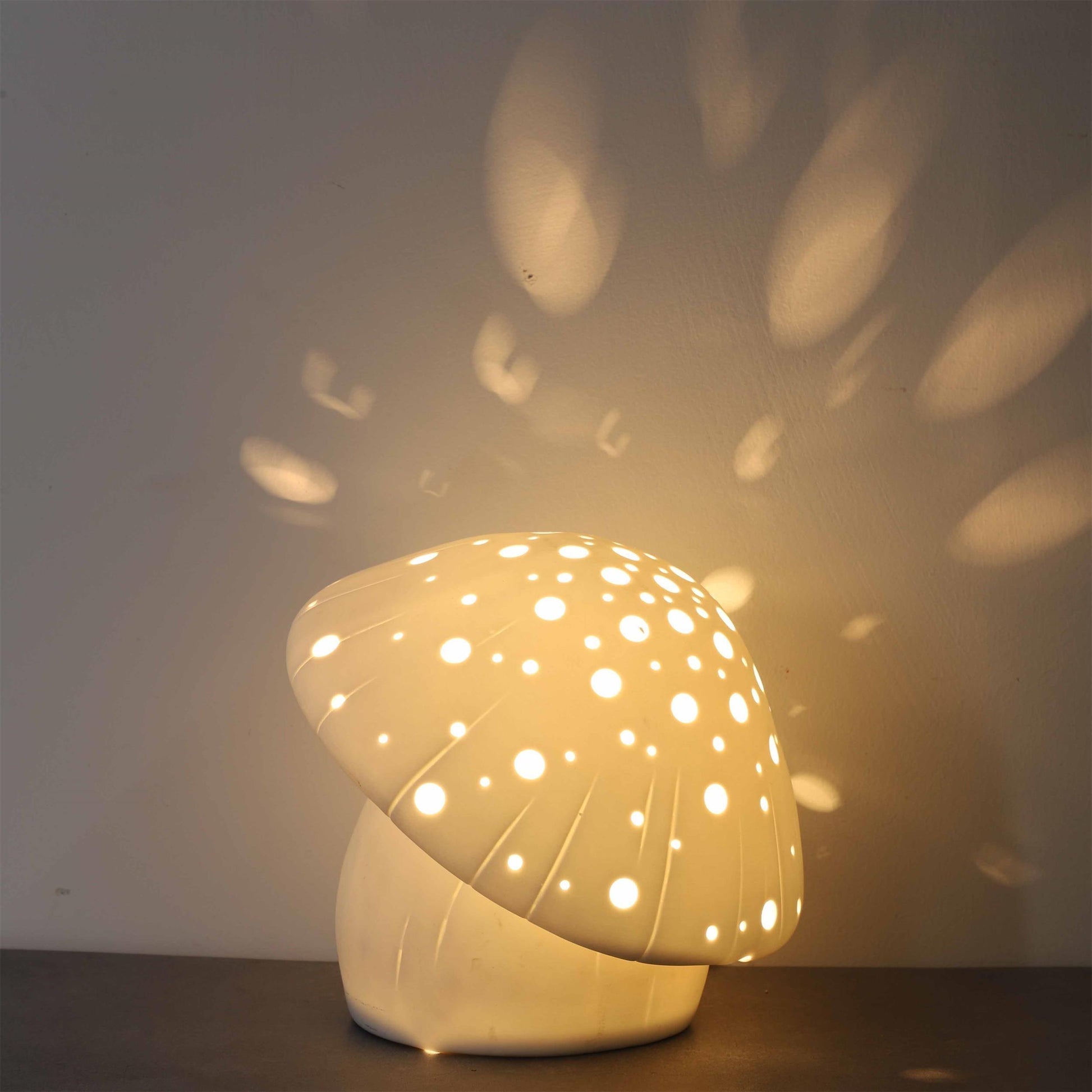 Fungo White Table Lamp - Blowlighting