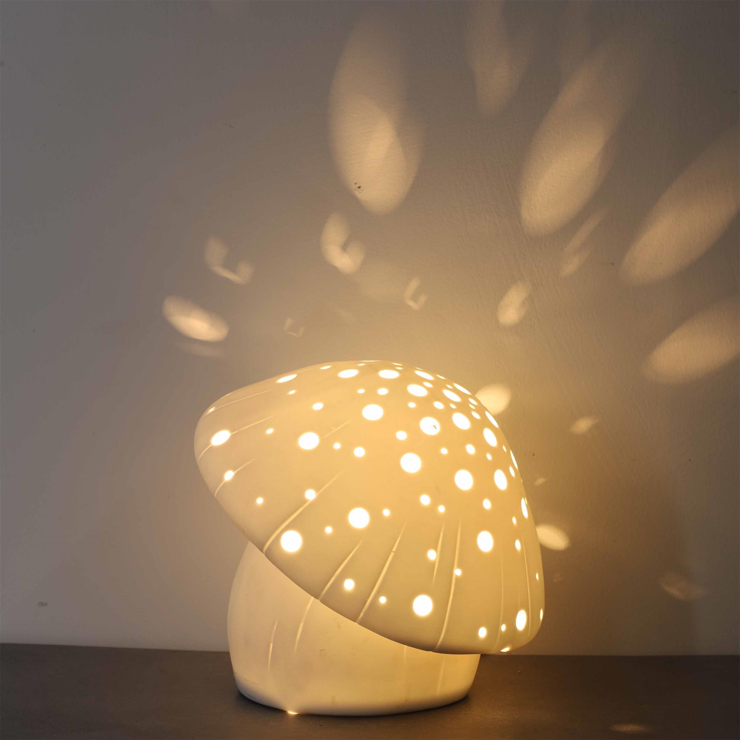 Fungo White Table Lamp - Blowlighting