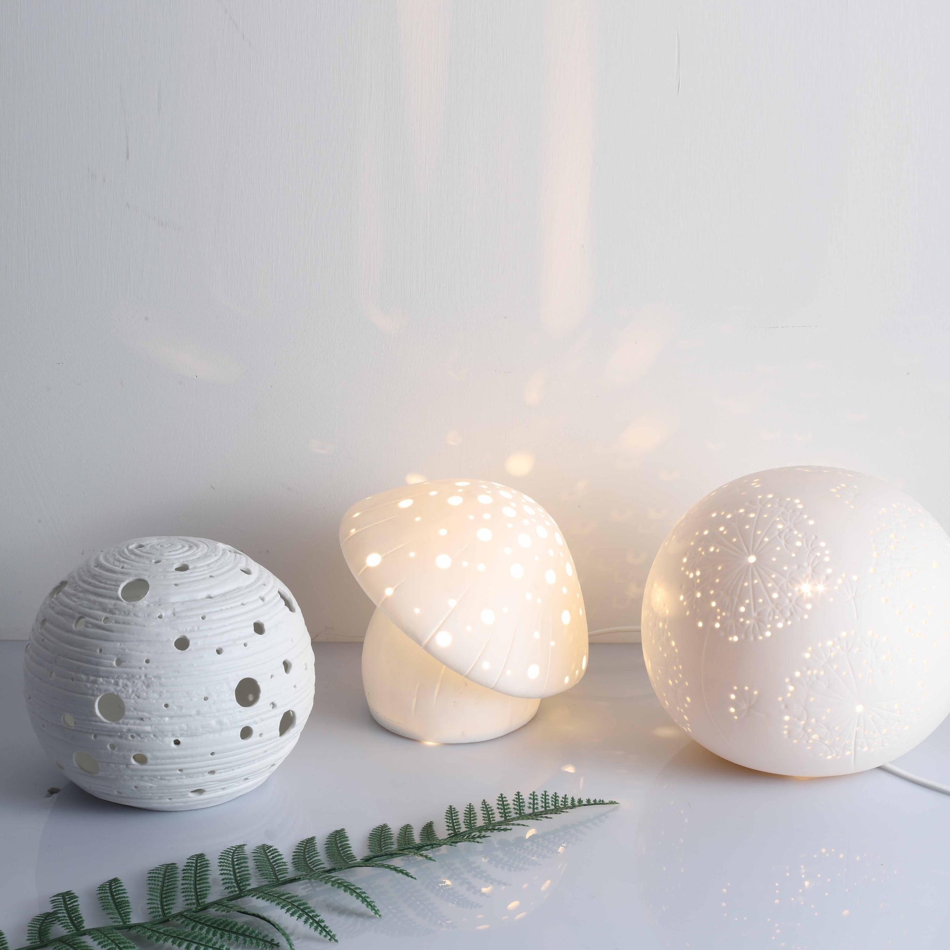 Fungo White Table Lamp - Blowlighting