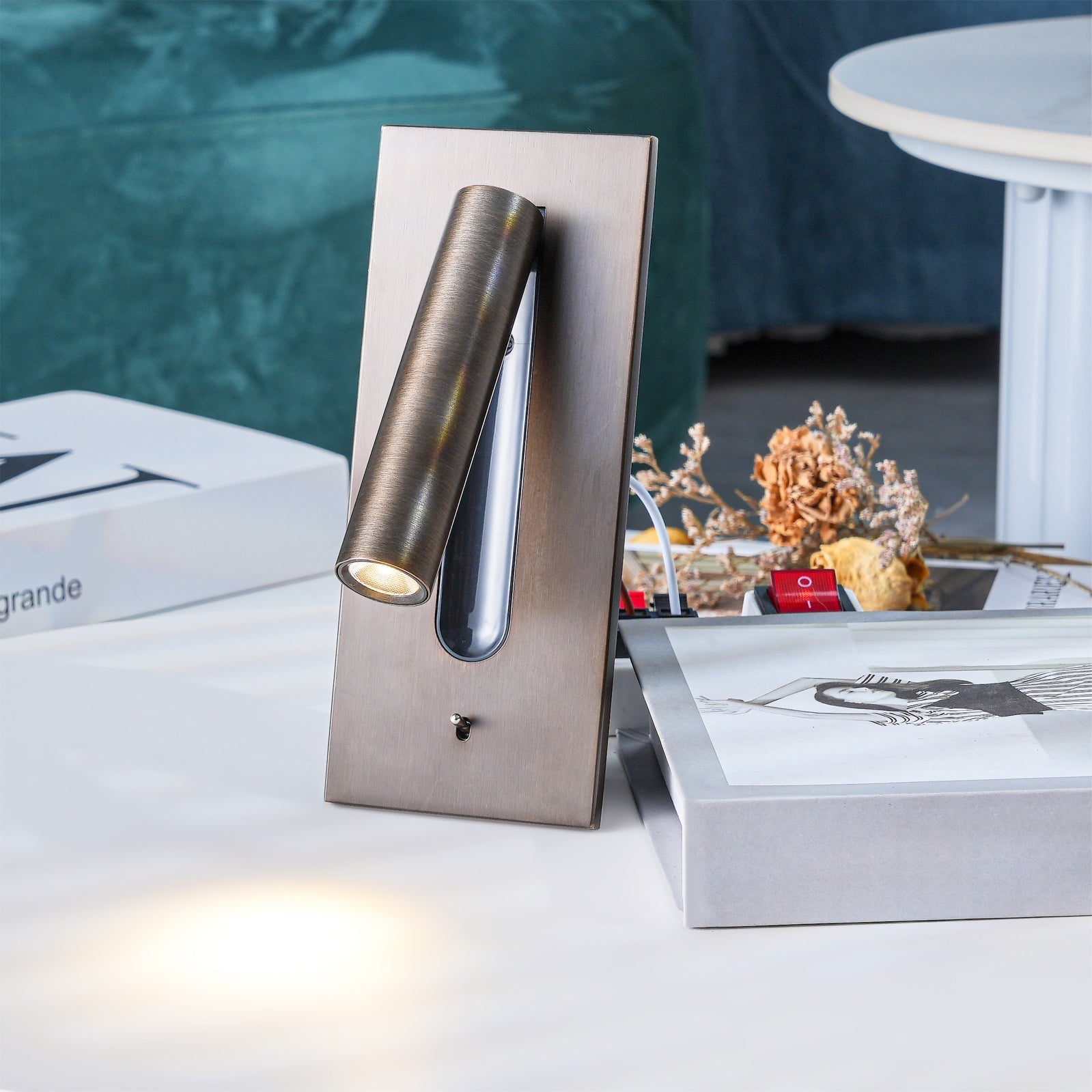 Folded Back Bedside Wall Lamp - Blowlighting
