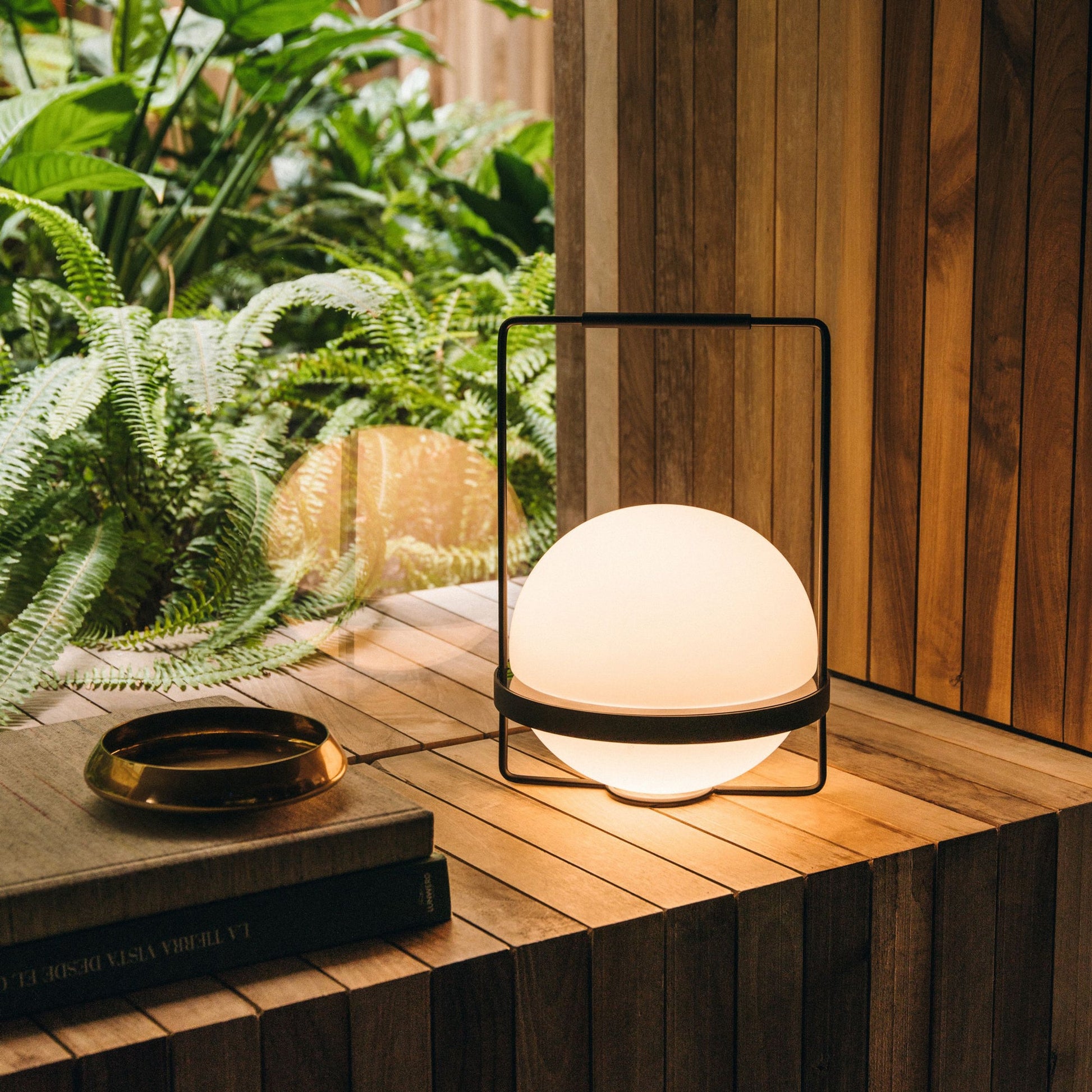 Eric Contemporary Metal Table Lamp - Blowlighting