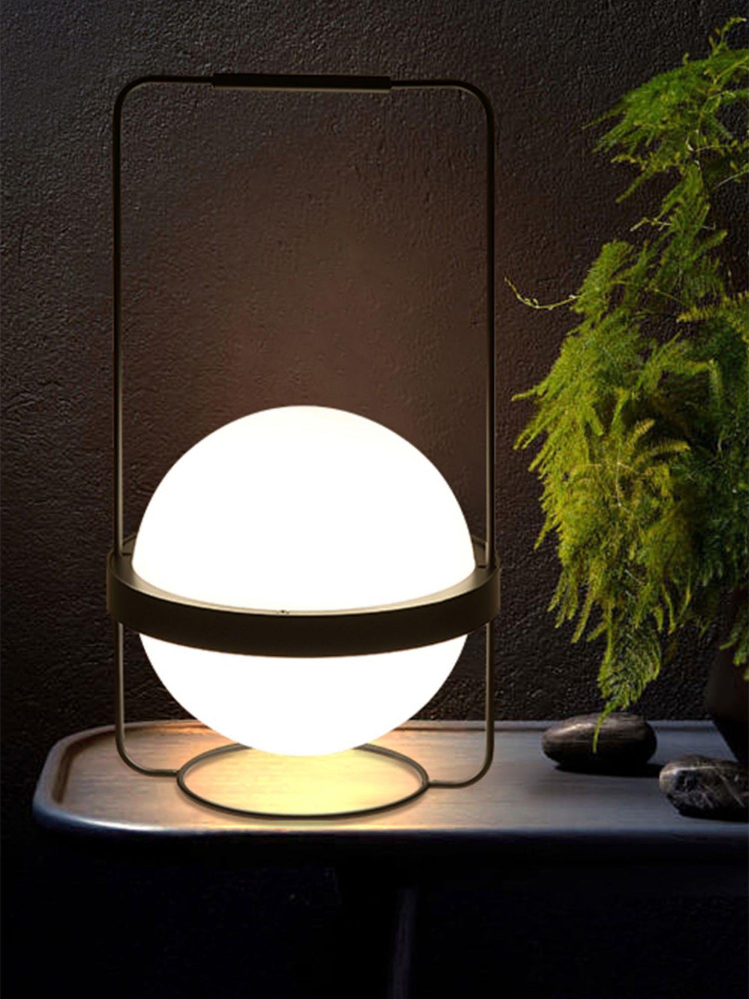 Eric Contemporary Metal Table Lamp - Blowlighting
