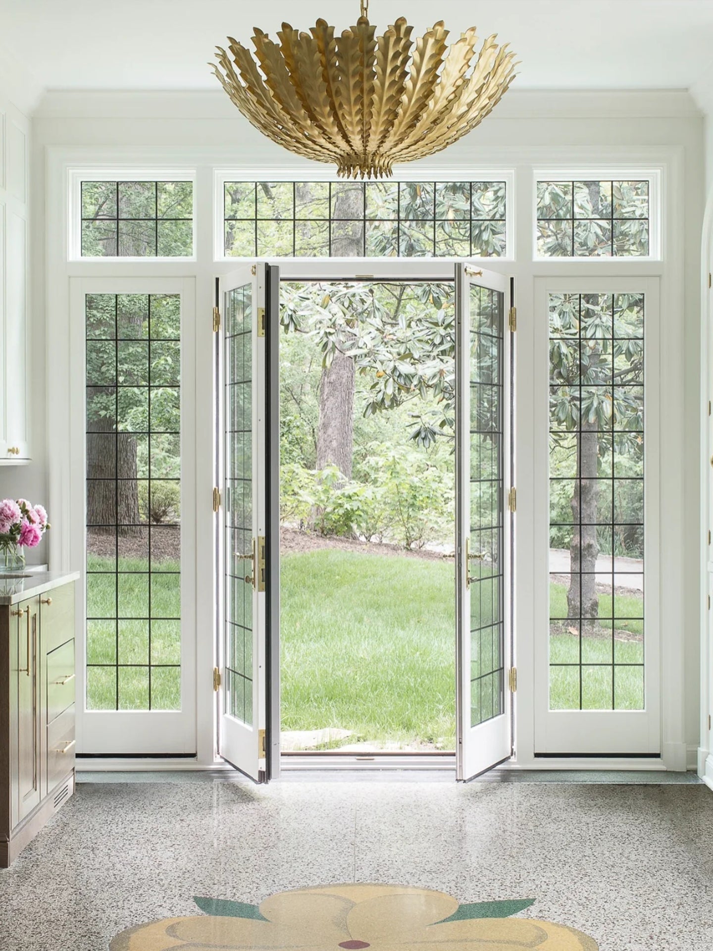 Gilded Acanthus Chandelier - Vakkerlight