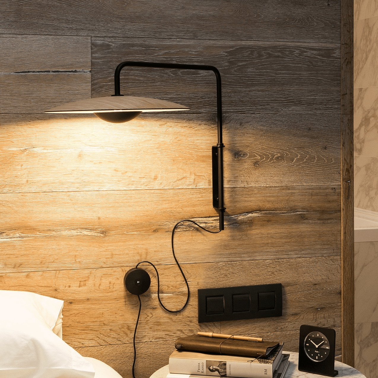 Abnormal Classic Modern Minimalist Plug-In Metal Wall Lamp - Blowlighting