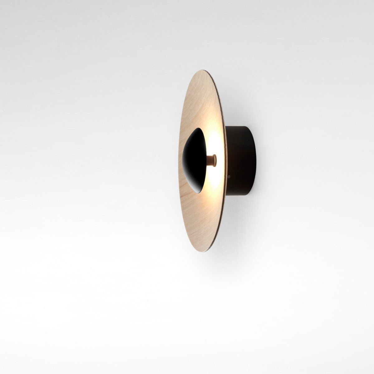 Ginger Modern Minimalist Round Metal Wall Lamp - Blowlighting