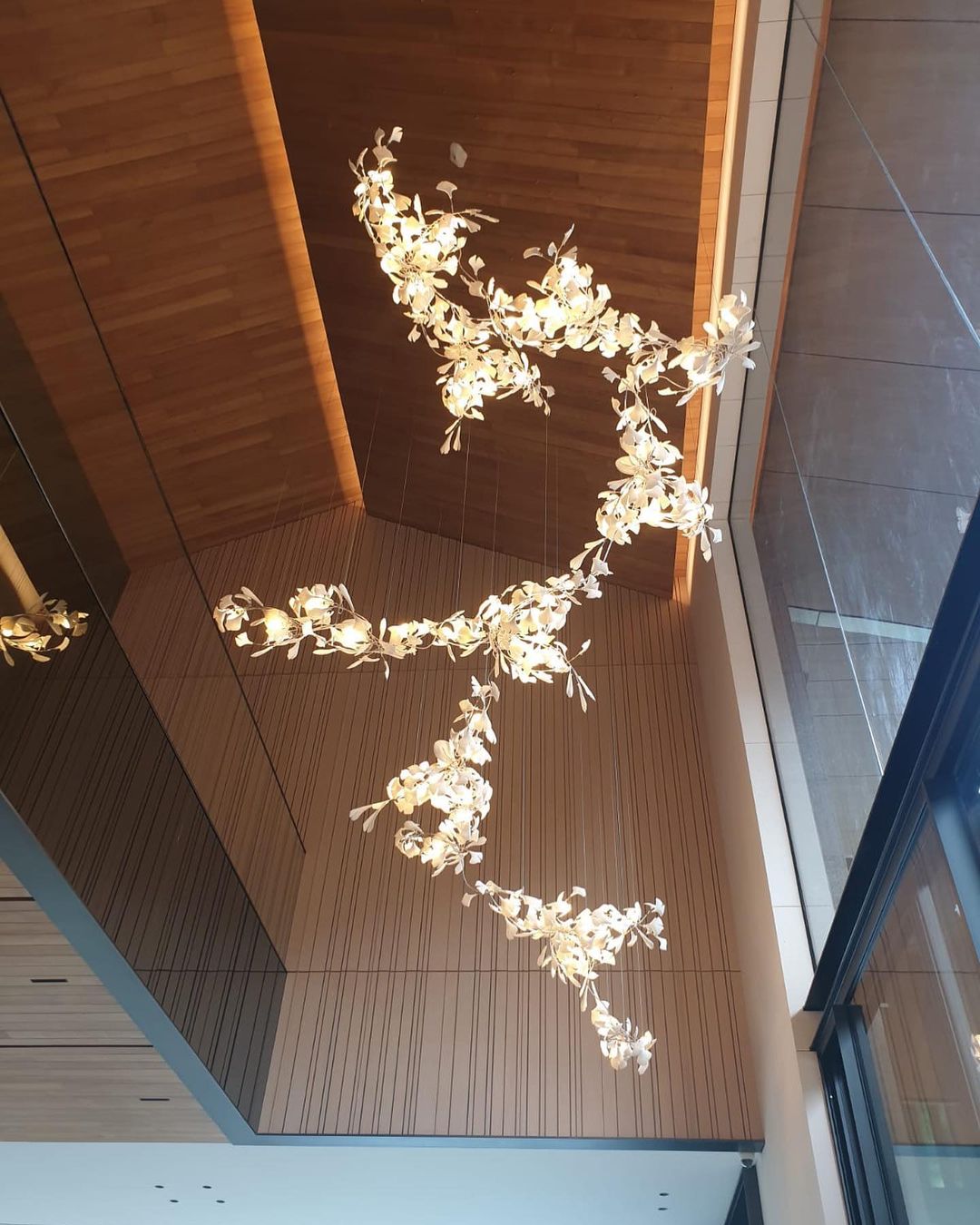 Eurzoris Gingko Metal Leaf Chandelier - Blowlighting