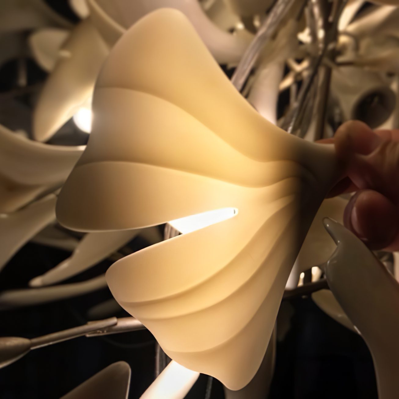 Eurzoris Gingko Metal Leaf Chandelier - Blowlighting