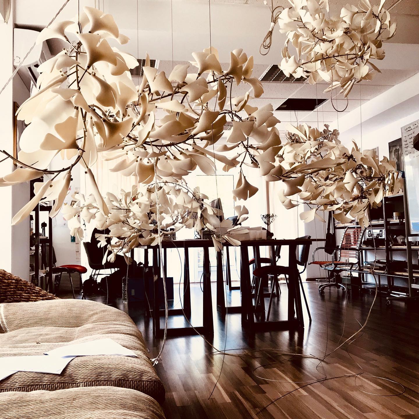 Eurzoris Gingko Metal Leaf Chandelier - Blowlighting
