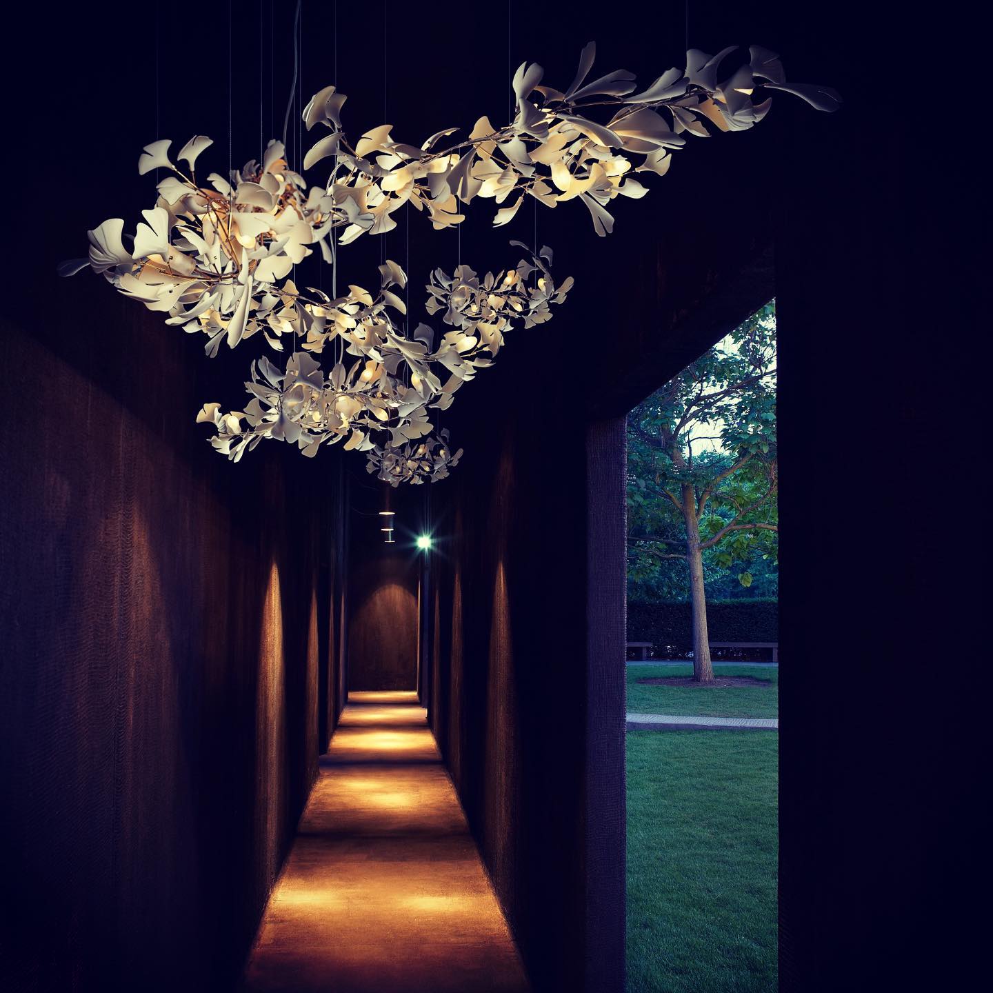 Eurzoris Gingko Metal Leaf Chandelier - Blowlighting
