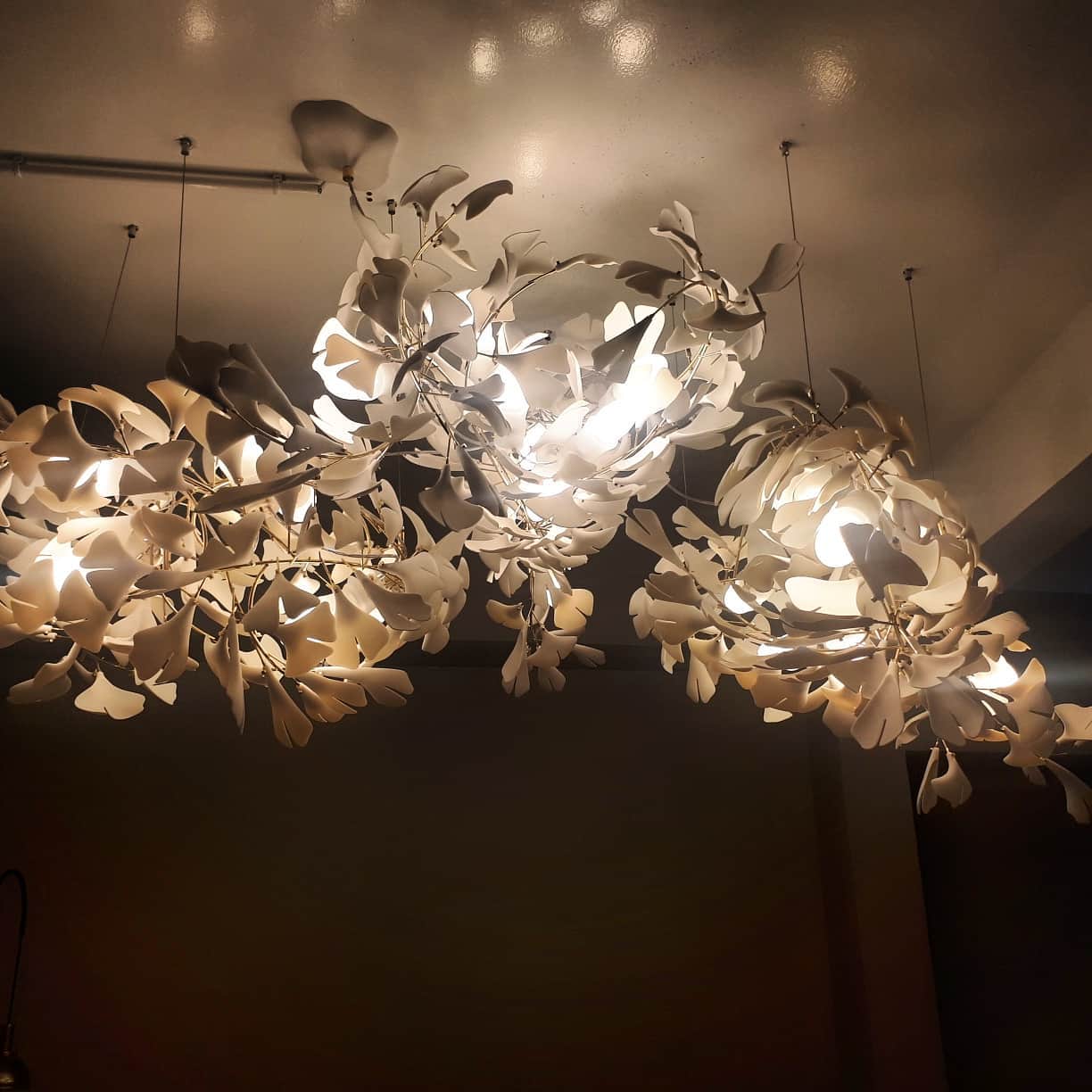 Eurzoris Gingko Metal Leaf Chandelier - Blowlighting