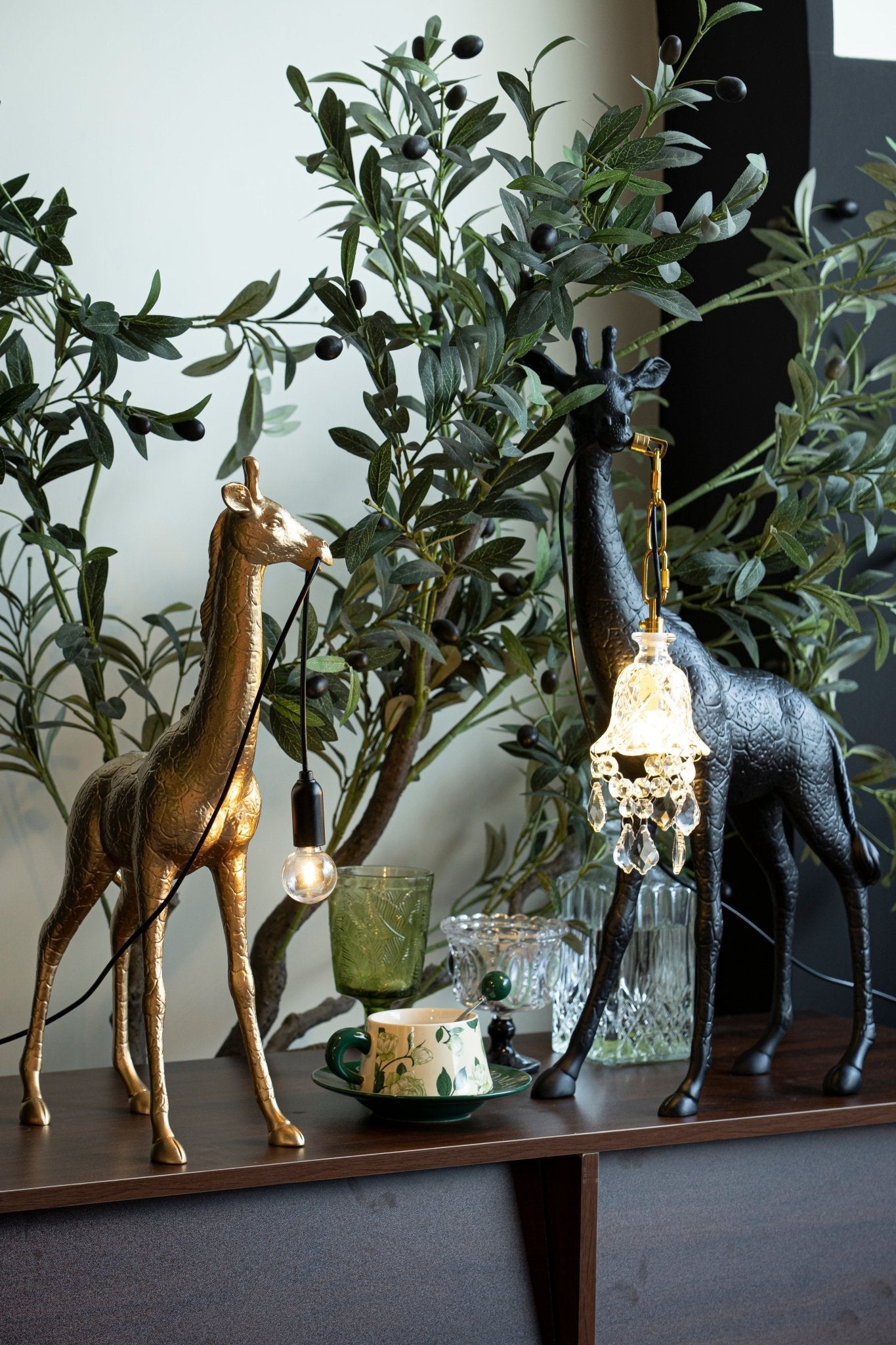 Giraffe Royale Sculpture Floor Lamp - Vakkerlight