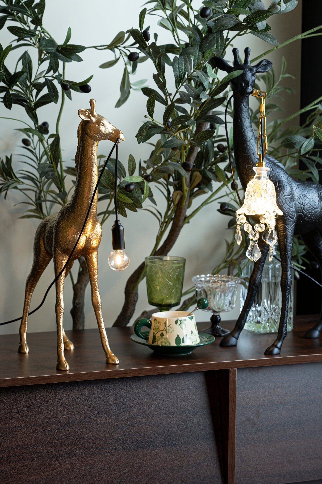 Giraffe Royale Sculpture Floor Lamp - Vakkerlight