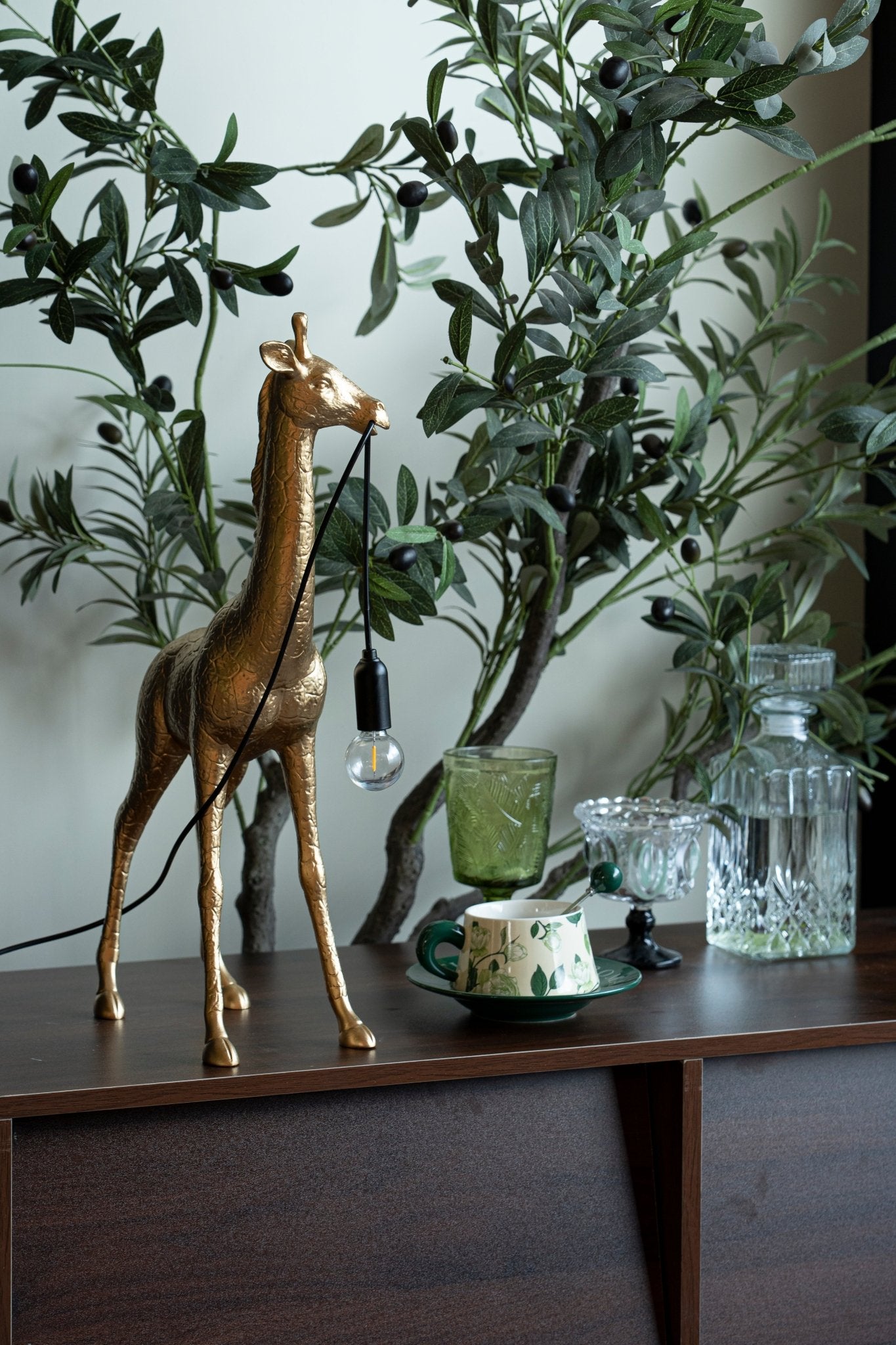 Giraffe Royale Sculpture Floor Lamp - Vakkerlight