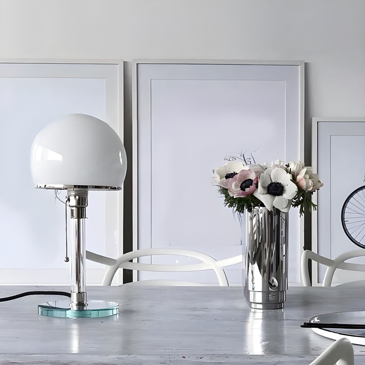 Globe Glass Table Lamp - Blowlighting