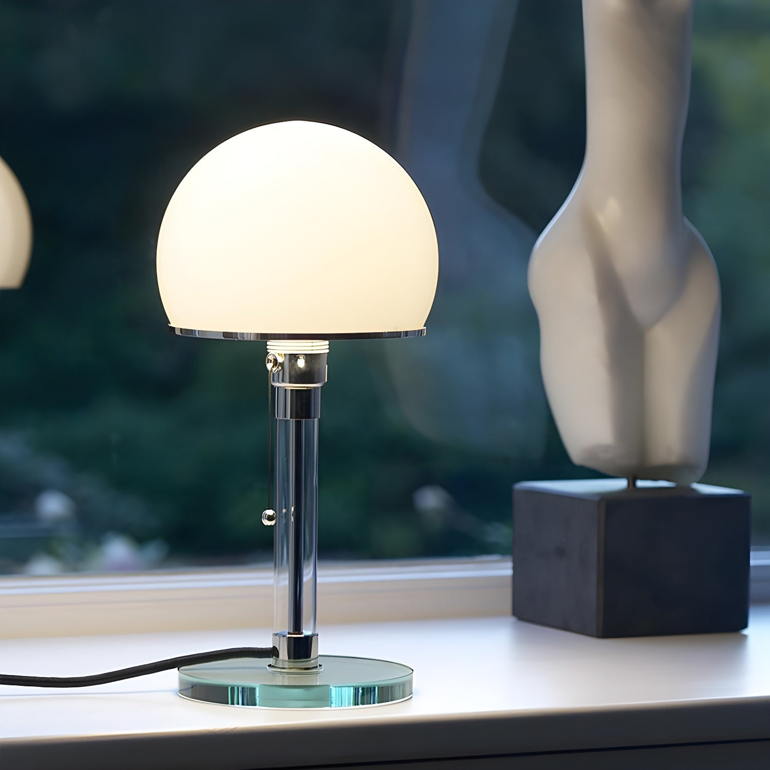 Globe Glass Table Lamp - Blowlighting