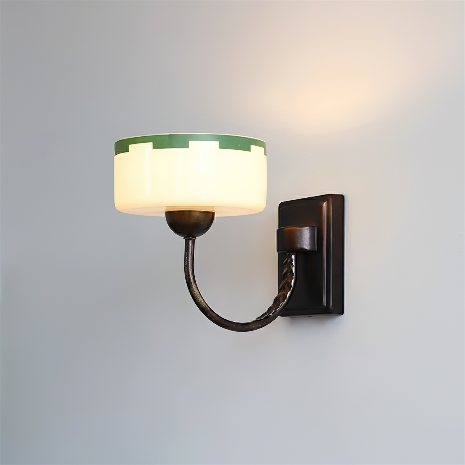Grevola Modern Metal Wall Light