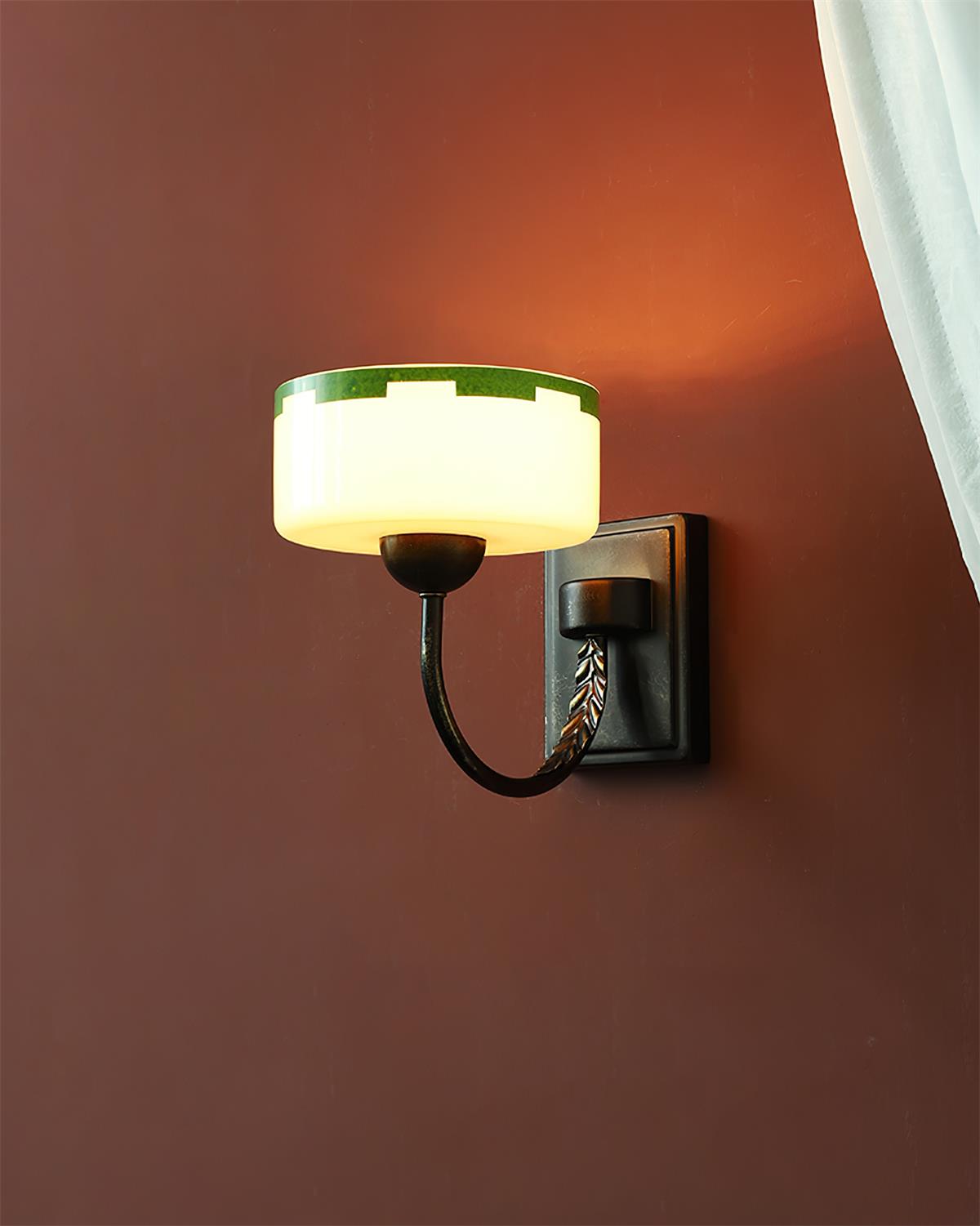 Grevola Modern Metal Wall Light