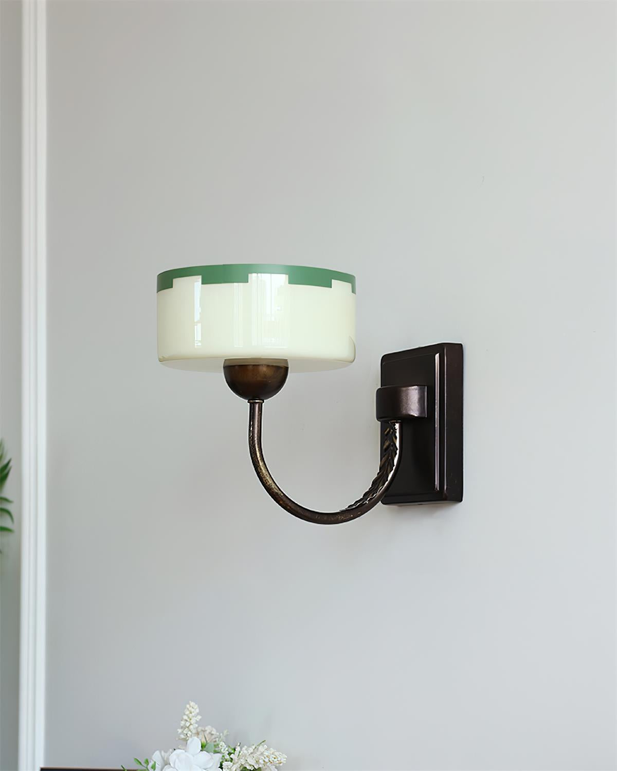 Grevola Modern Metal Wall Light