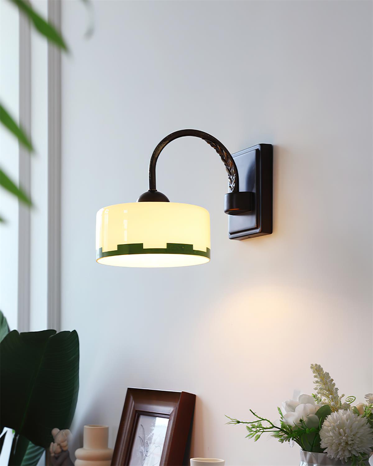 Grevola Modern Metal Wall Light