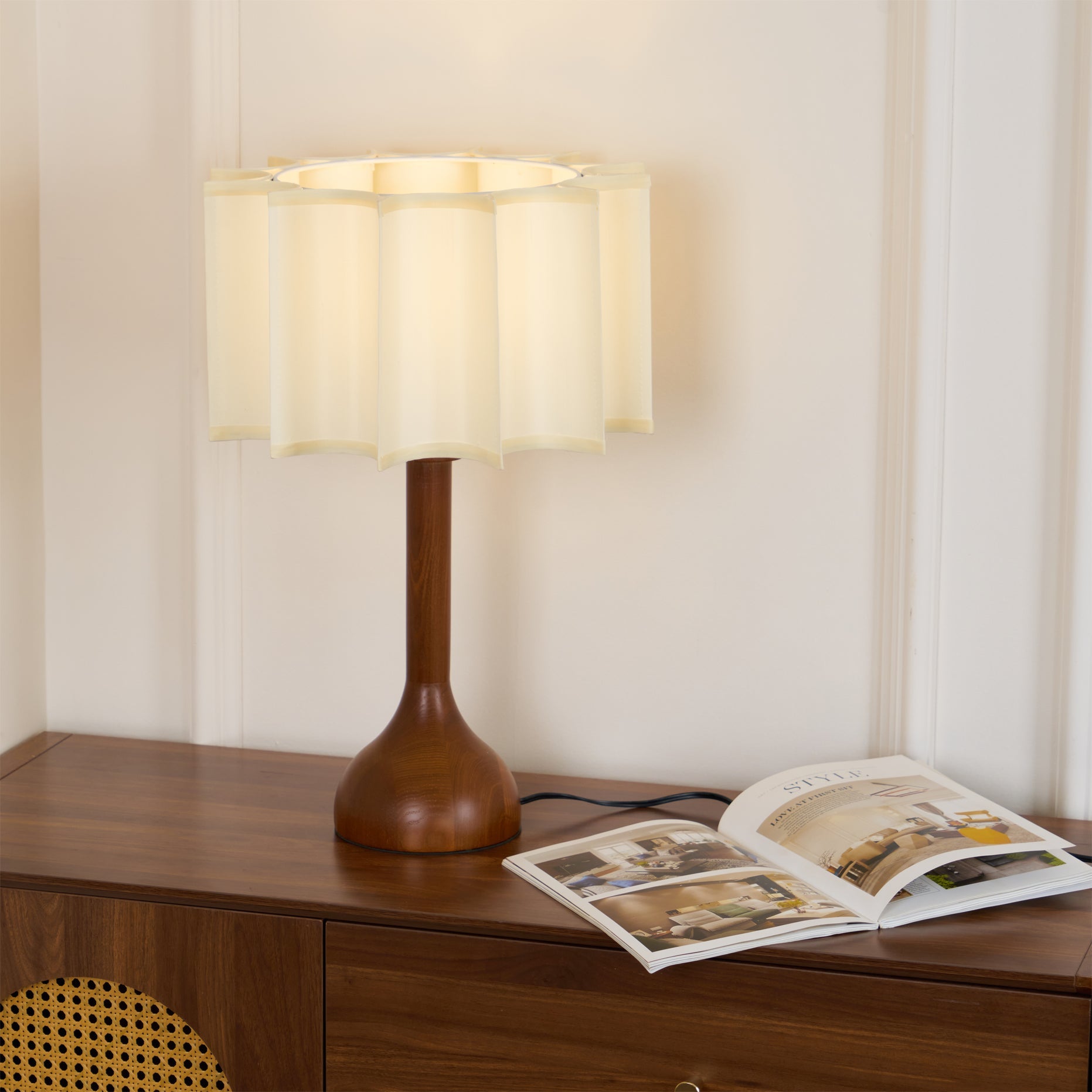 Hakka Table Lamp - Blowlighting