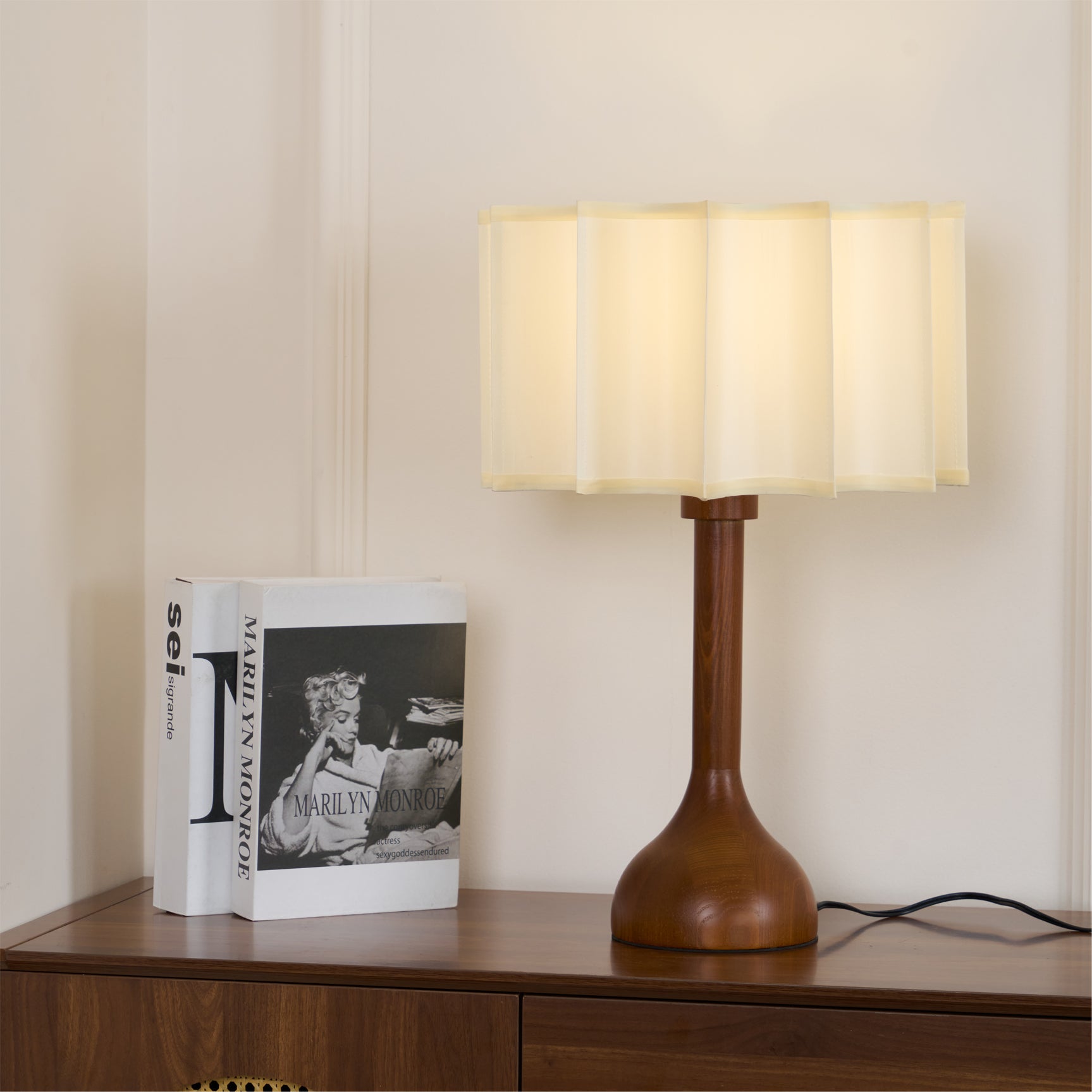 Hakka Table Lamp - Blowlighting