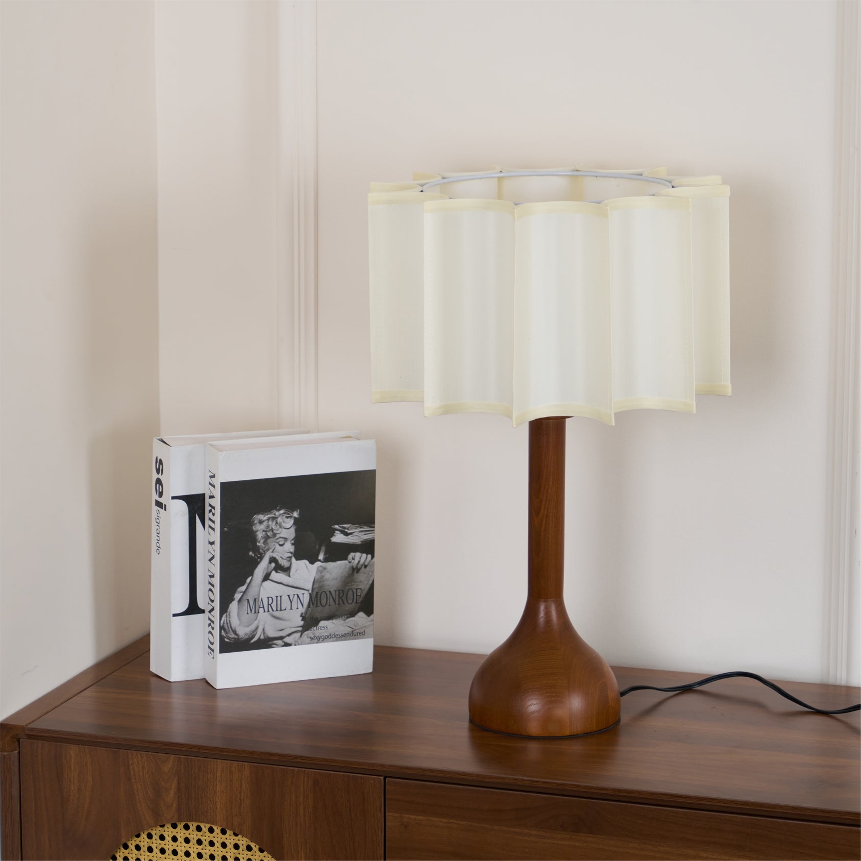 Hakka Table Lamp - Blowlighting