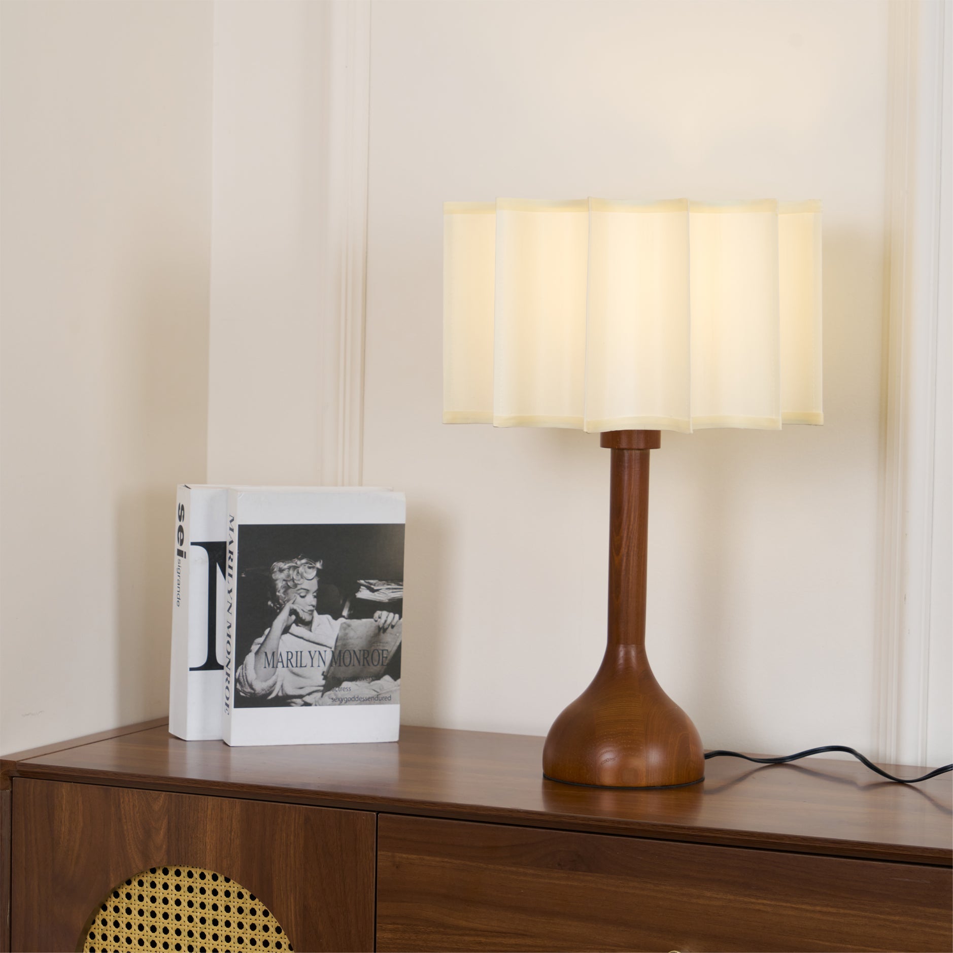 Hakka Table Lamp - Blowlighting