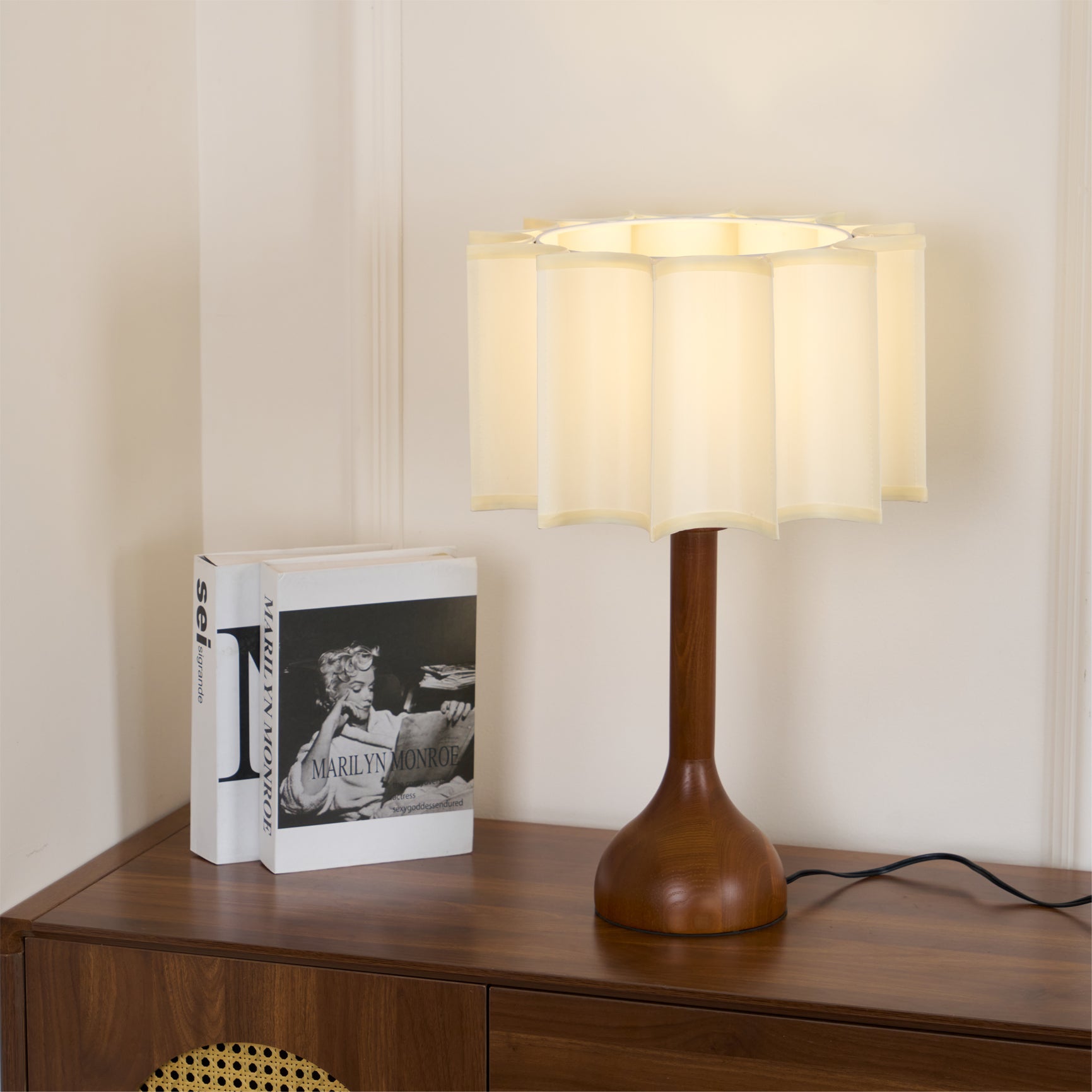 Hakka Table Lamp - Blowlighting