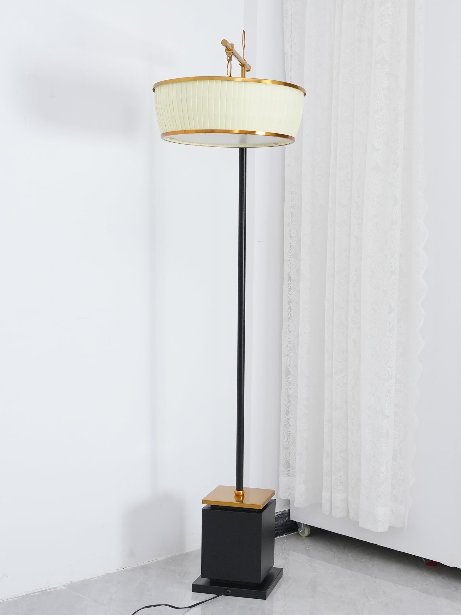 Hejun Fabric Floor Lamp - Blowlighting