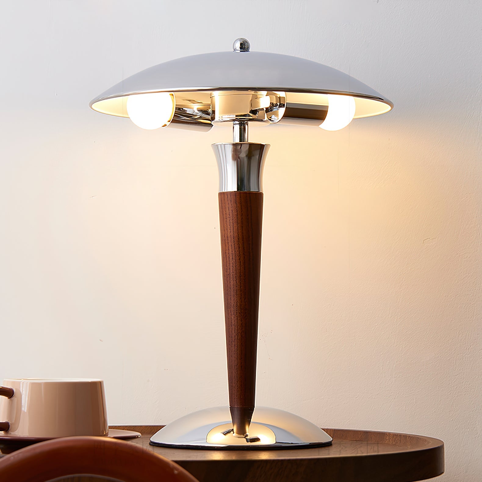 Helmet Table Lamp - Blowlighting