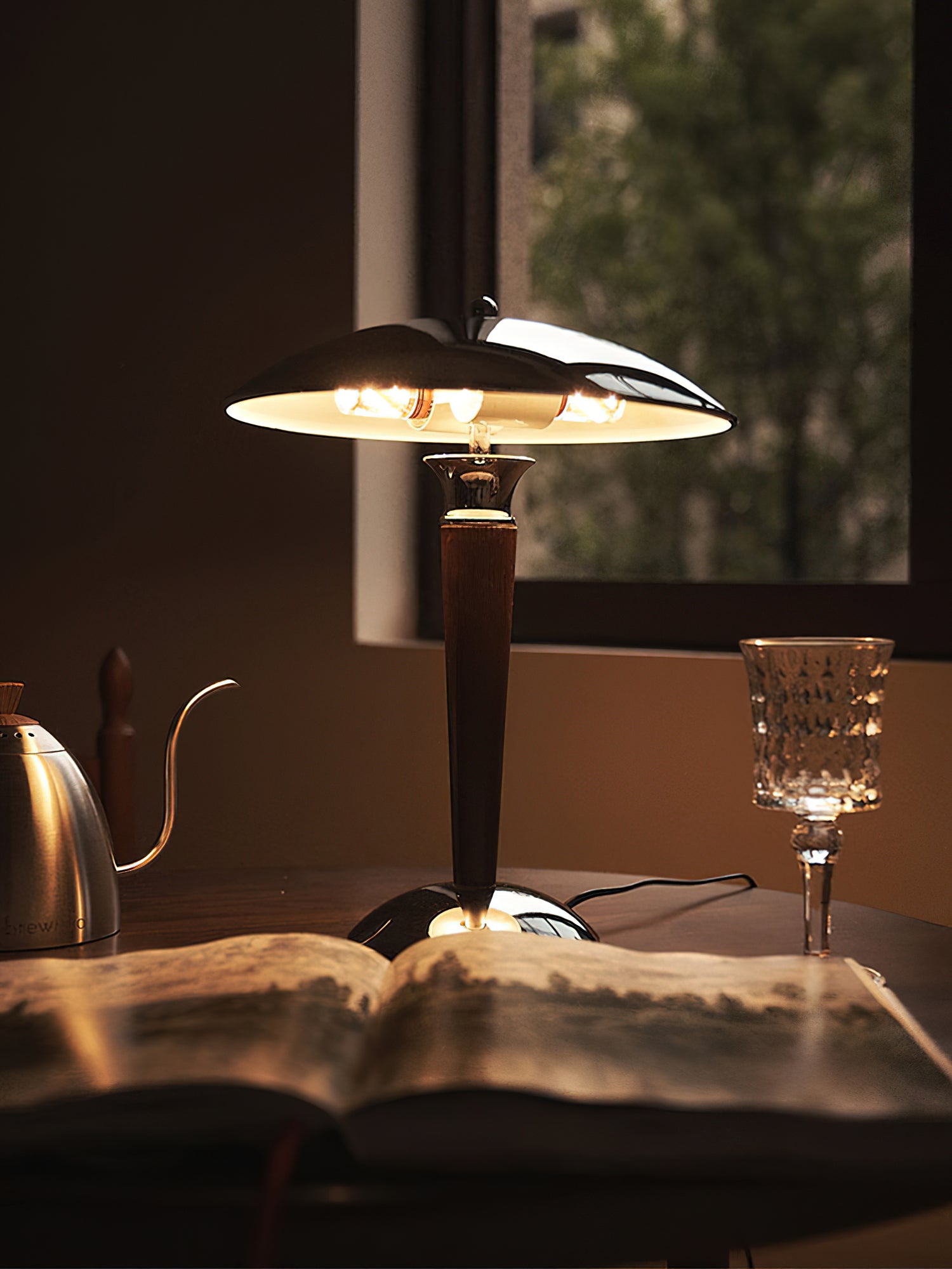 Helmet Table Lamp - Blowlighting