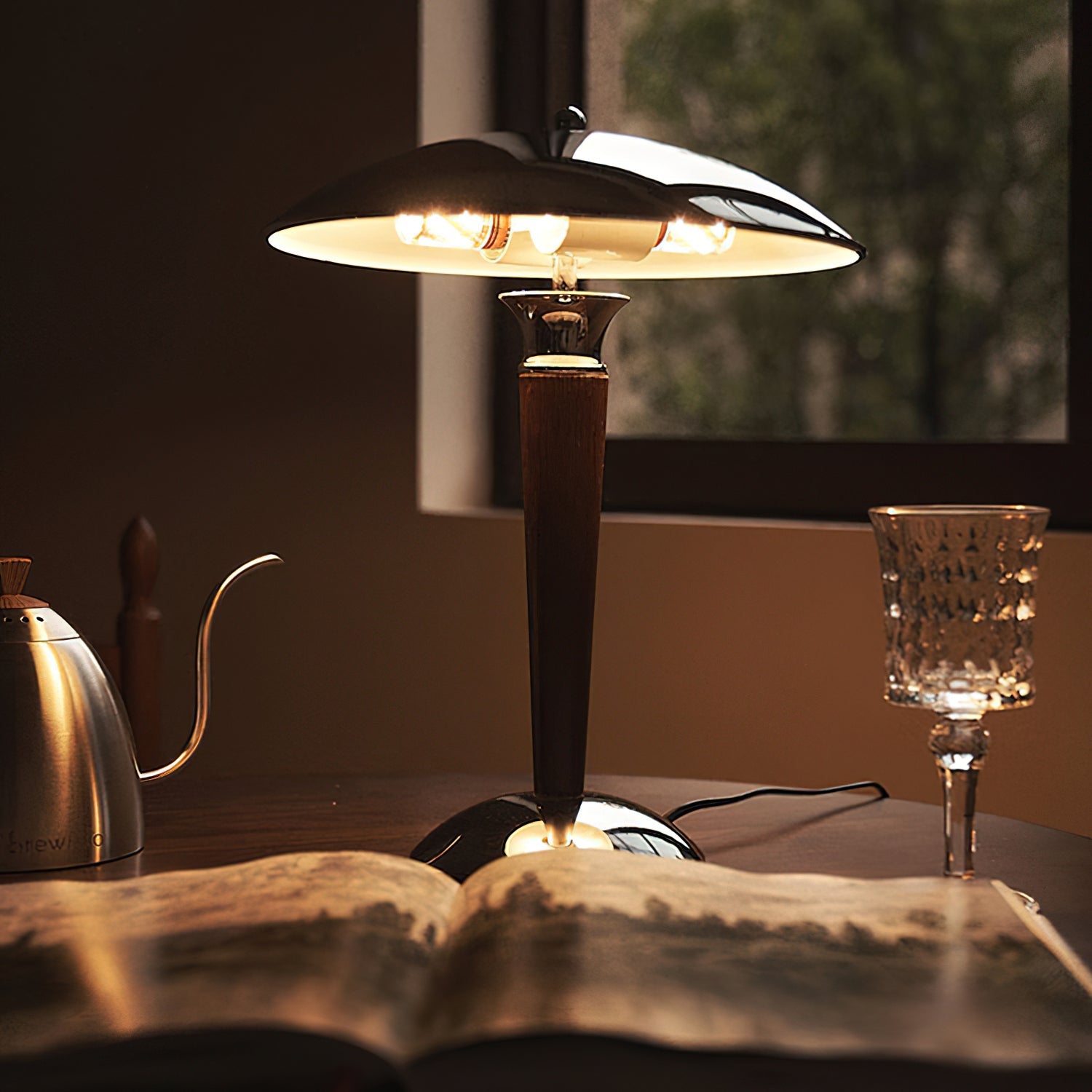 Helmet Table Lamp - Blowlighting